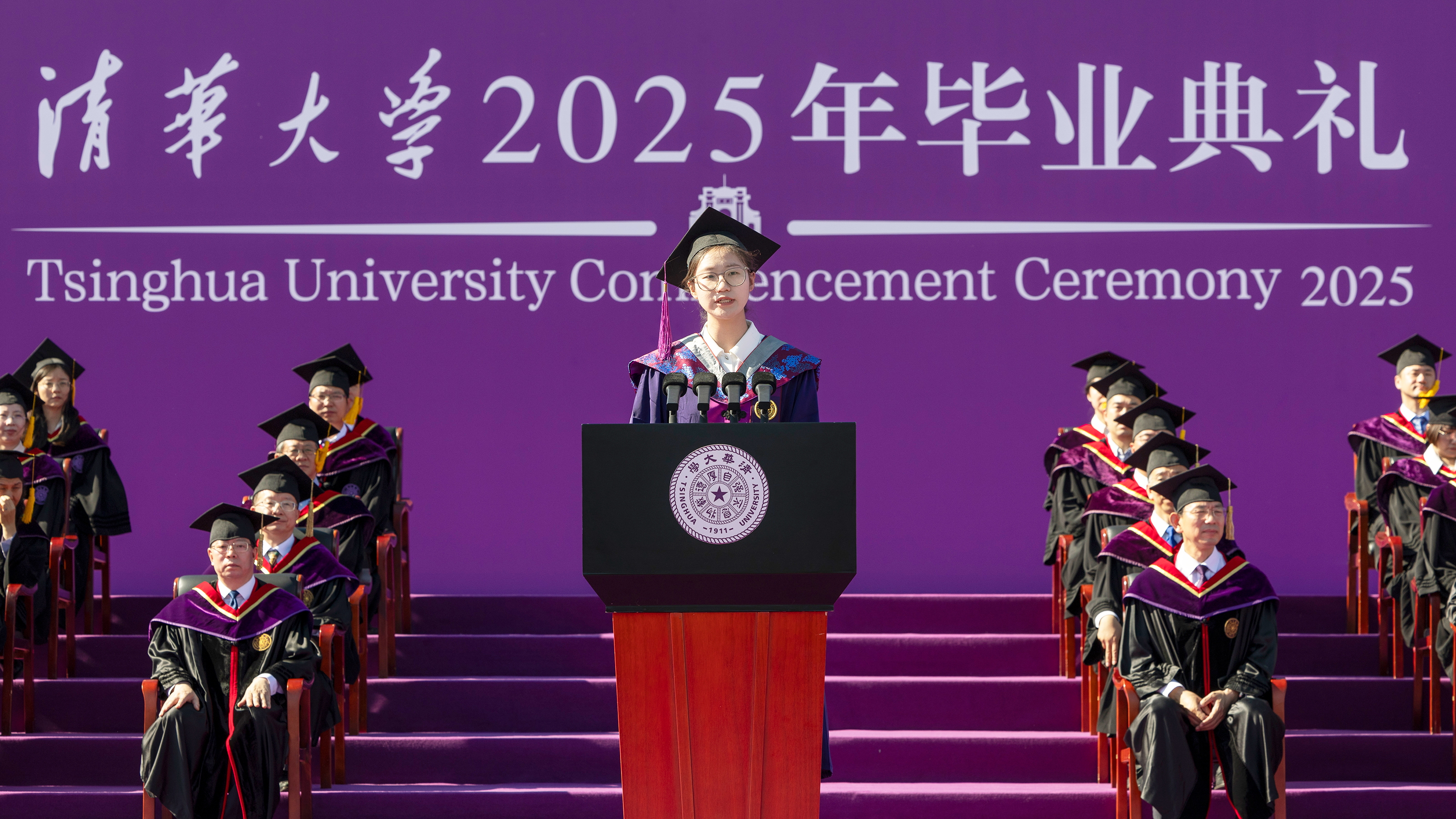 20250621-米兰milan官方网站2025年本科生毕业典礼举行-李派摄-毕业生代表党杰发言.jpg