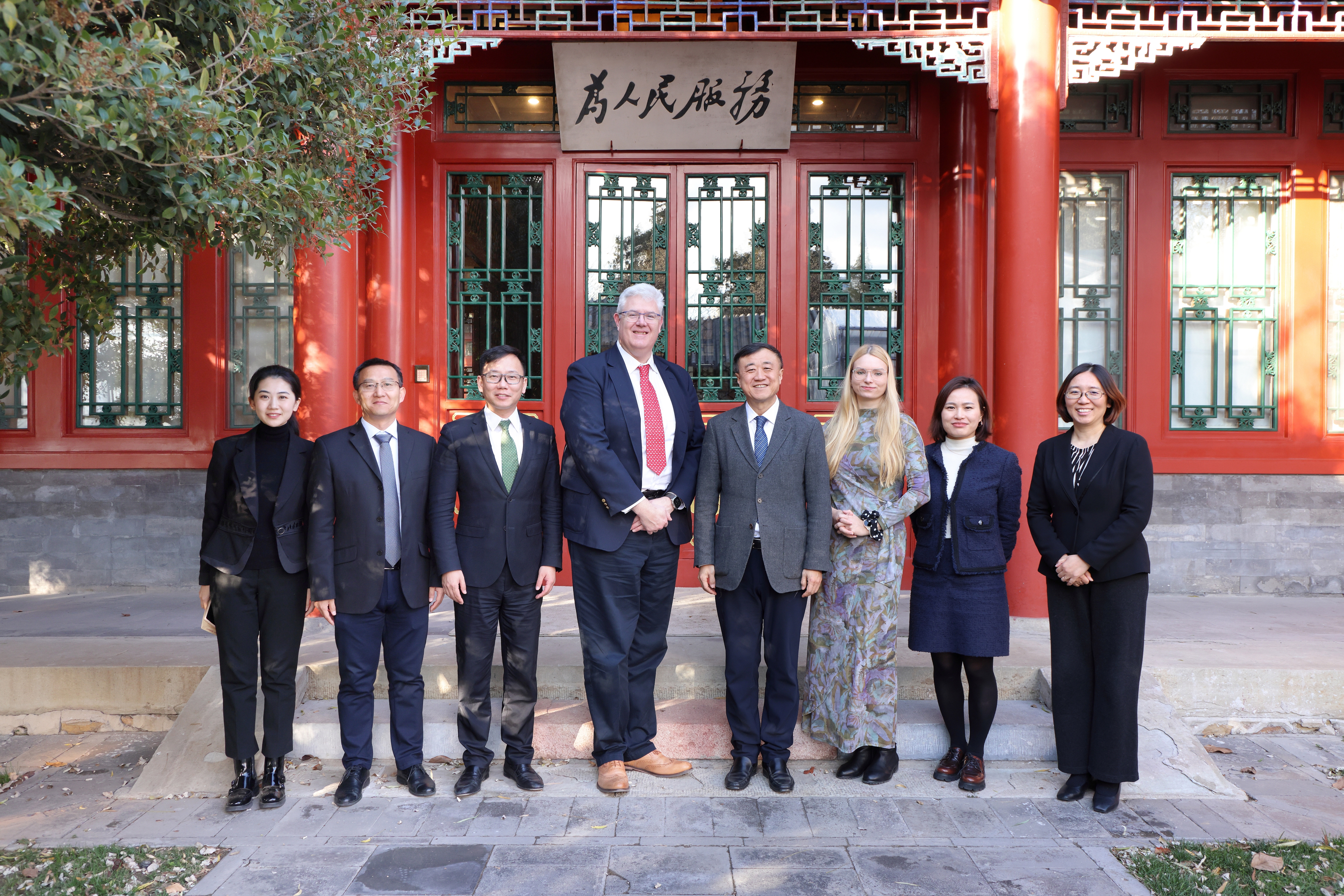 20241127-英国巴斯大学副校长史蒂夫·布拉默一行访问米兰milan官方网站-与会人员合影-无.jpg