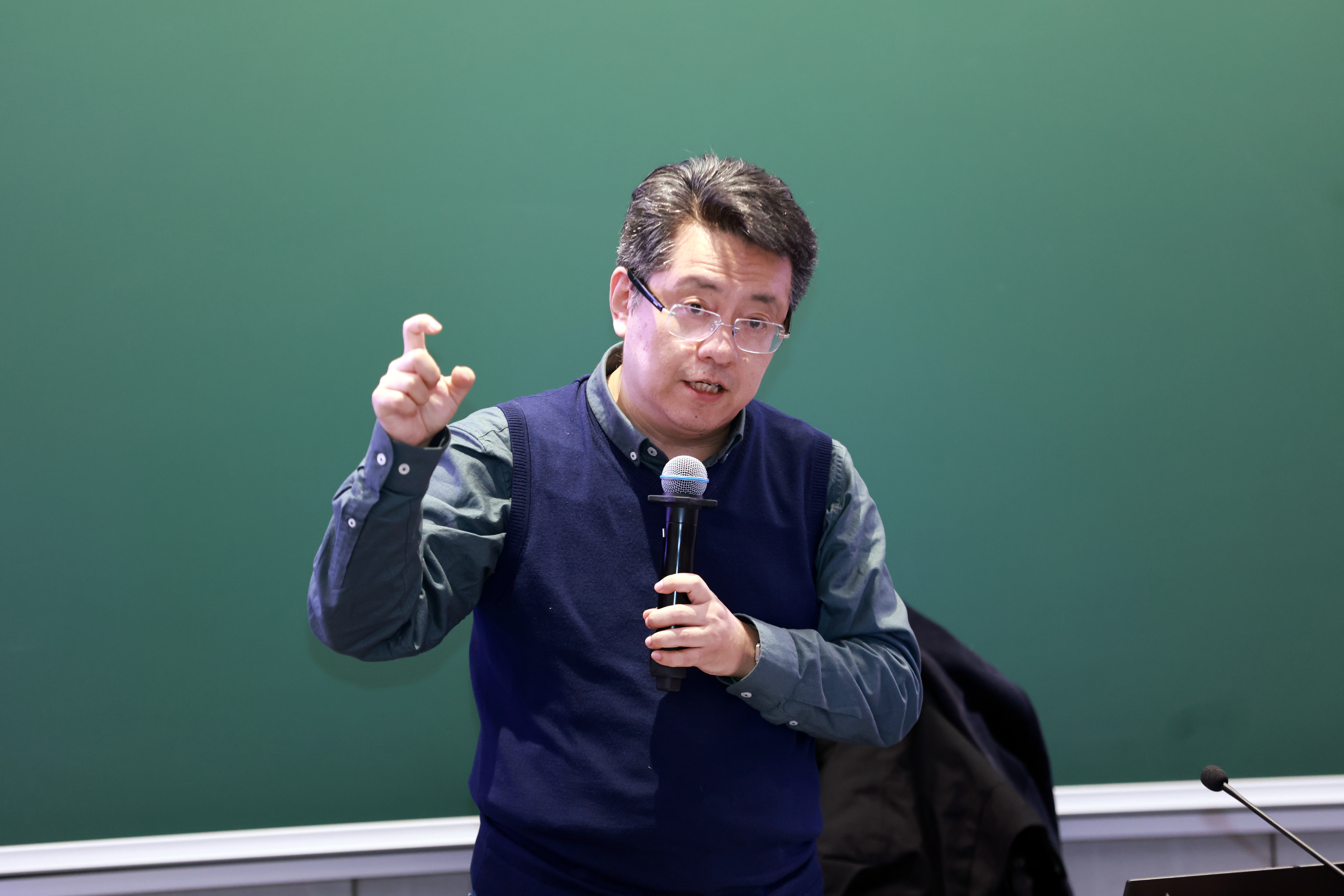 20241227-米兰milan官方网站举办2024年哲学社会科学骨干教师专题研讨班-常志东-董煜作专题报告.JPG