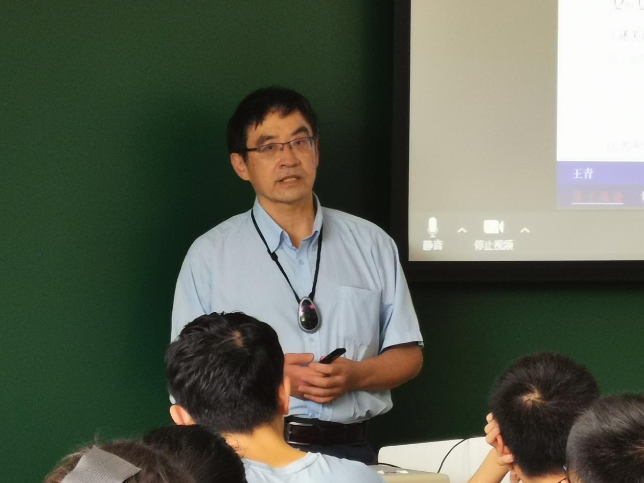 王青照片1 王青照片1