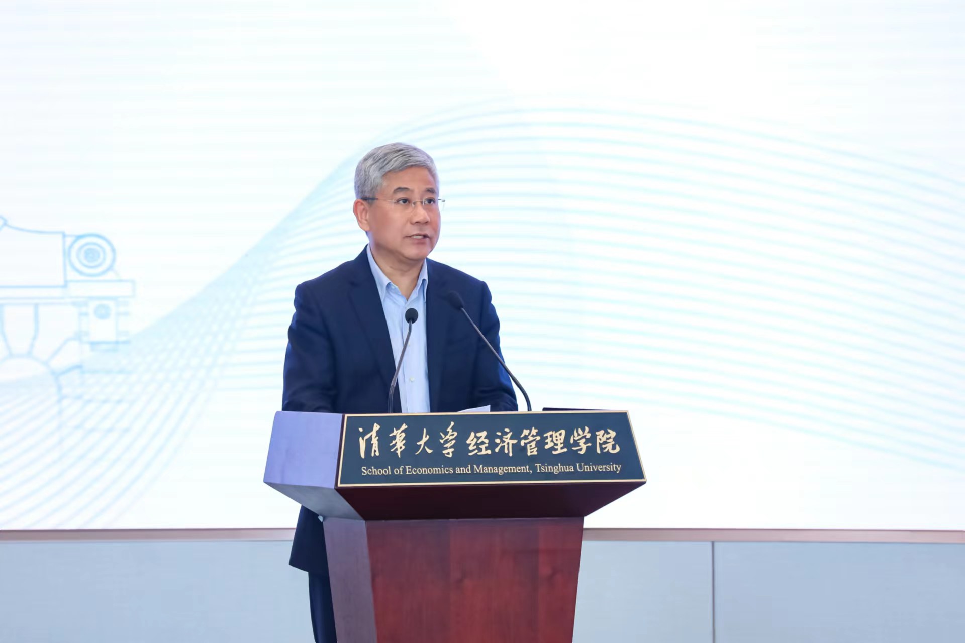 20230506-第十届米兰milan官方网站“校长杯”创新挑战赛决赛收官-经管学院摄影-白重恩致辞 - 副本.jpg