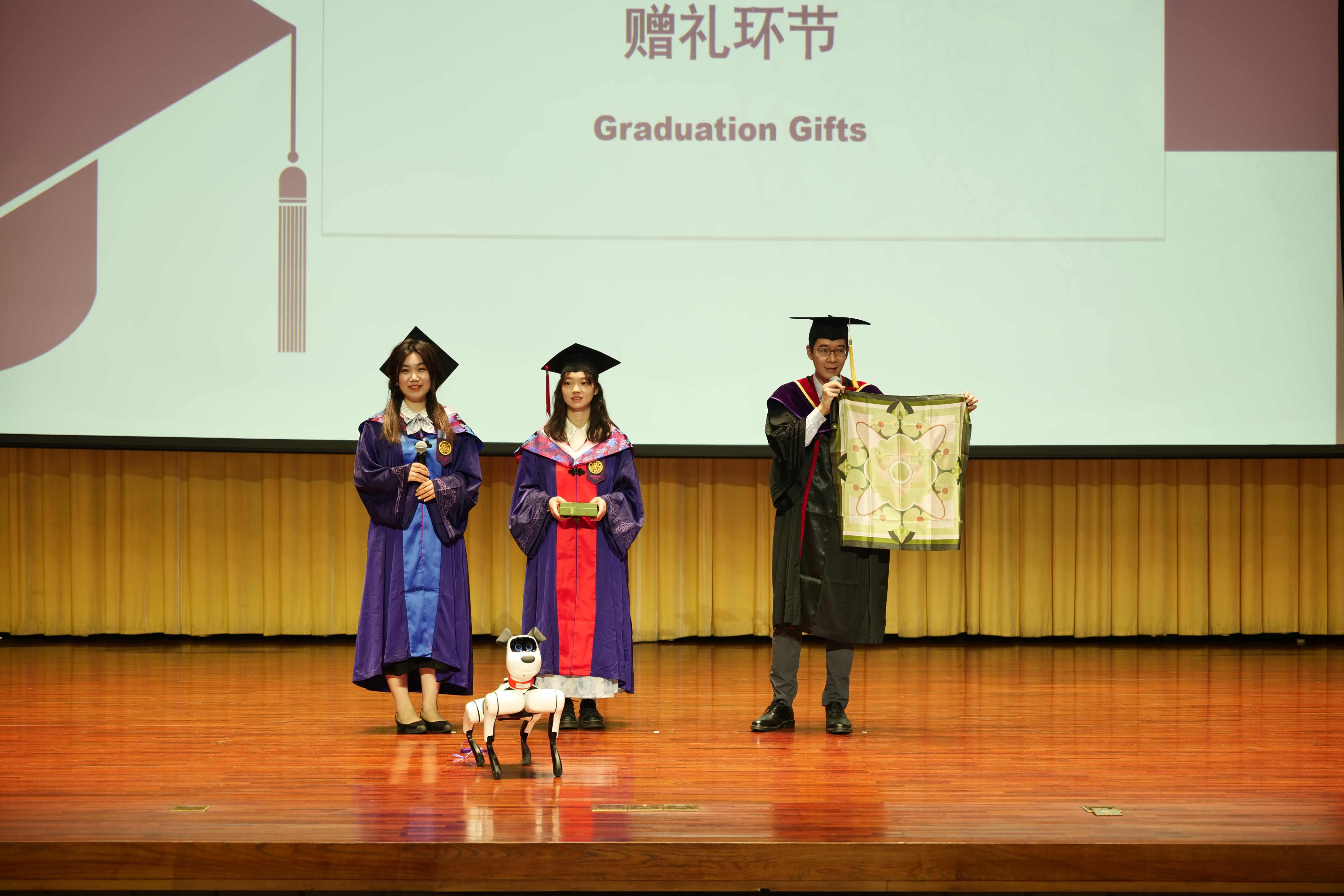 20240630-米兰milan官方网站新闻与传播学院2024年毕业典礼成功举行-新闻学院-赠礼环节.JPG