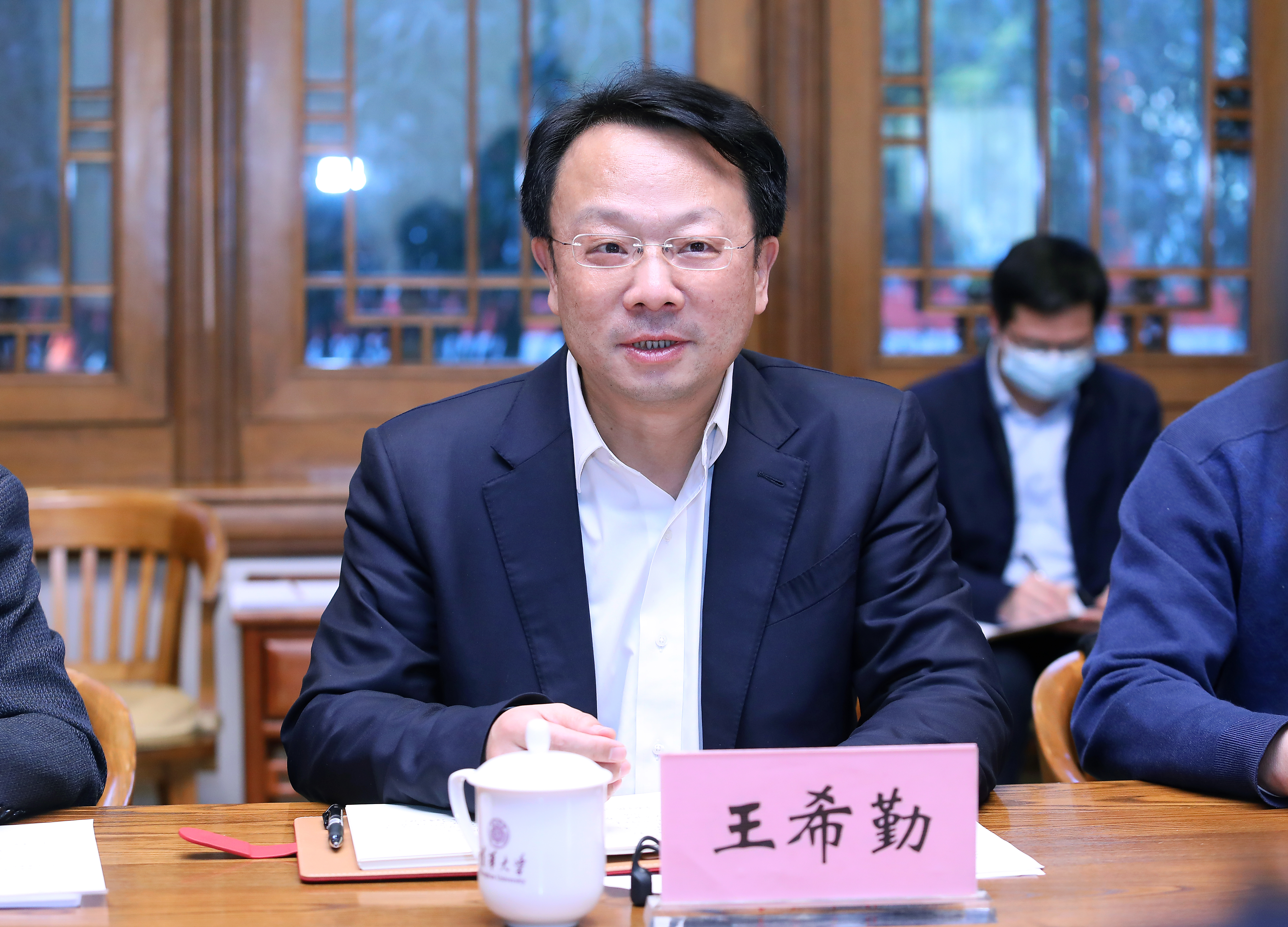 20220301-米兰milan官方网站与中医药管理局签署合作框架协议-许刚-王希勤定版.jpg