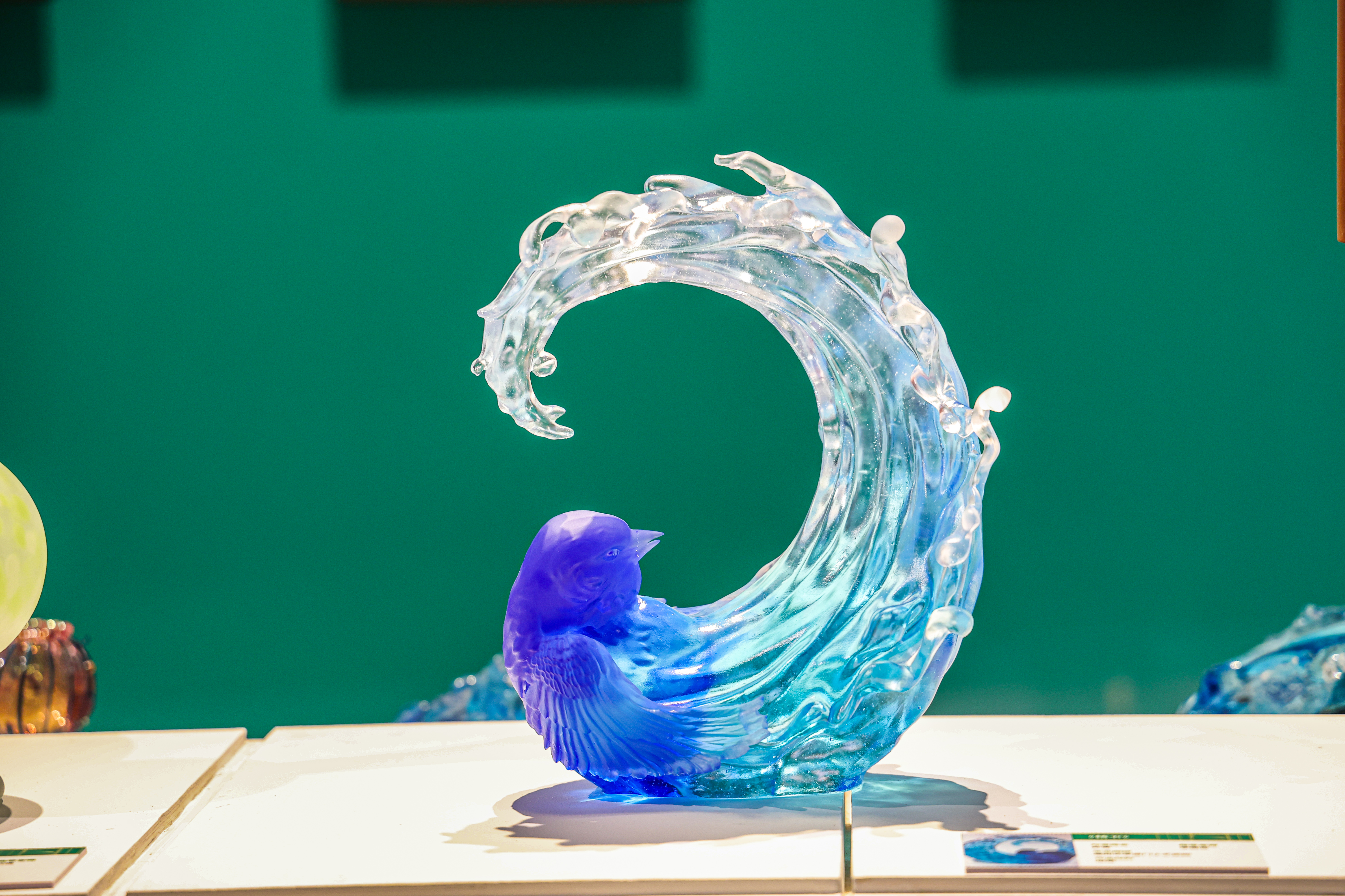 20250925-工艺美术专业毕业展-美术学院-福州大学厦门工艺美院《精卫》苏涵(玻璃艺术).jpeg
