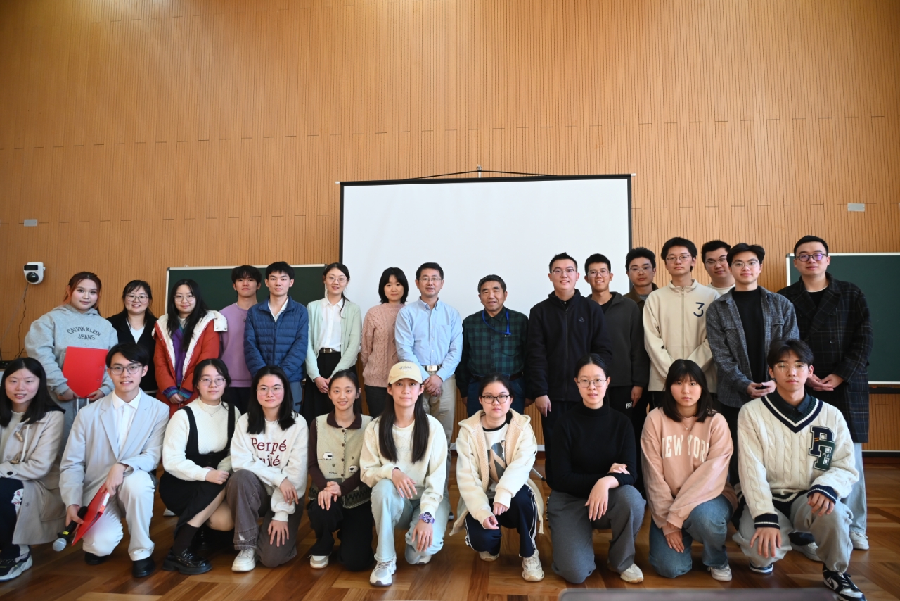 202411121-文脉传薪|米兰milan官方网站第二十六届大学生人文知识竞赛顺利举办-刘若琪-大合影.jpg