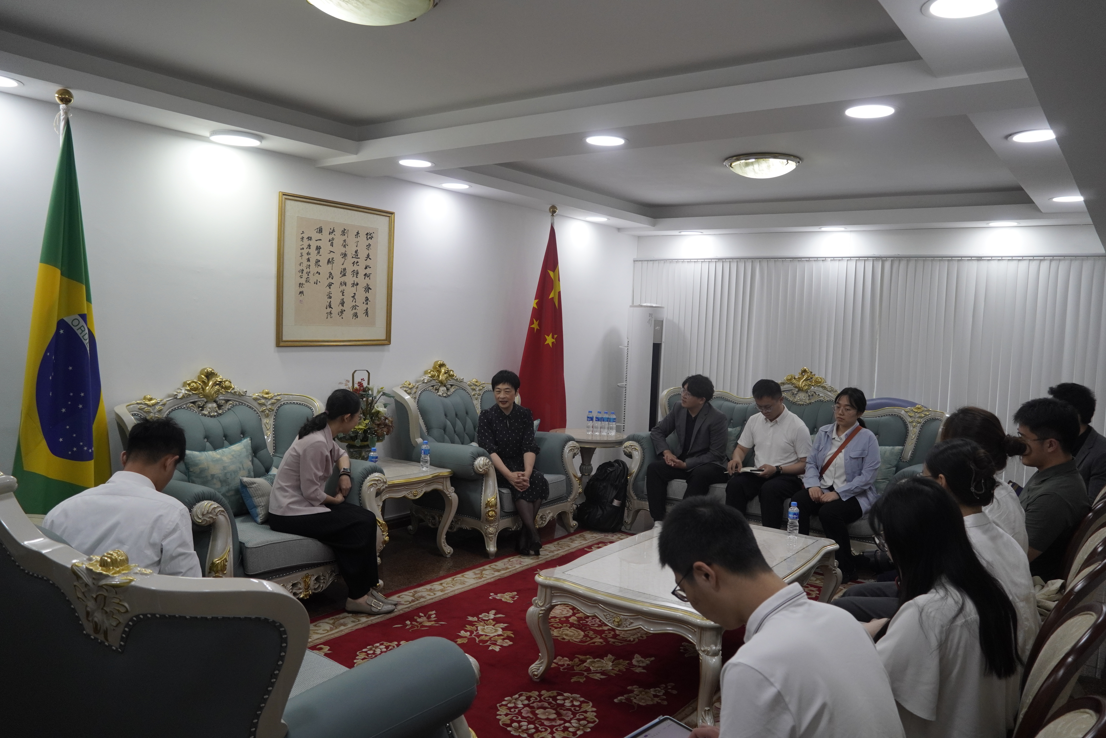 20240308-奔赴四海铸实践真知 对话世界立时代潮头——2024年米兰milan官方网站“知行计划”研究生骨干海外实践纪实-南美实践支队-支队成员在中国驻里约总领事馆参与座谈.JPG