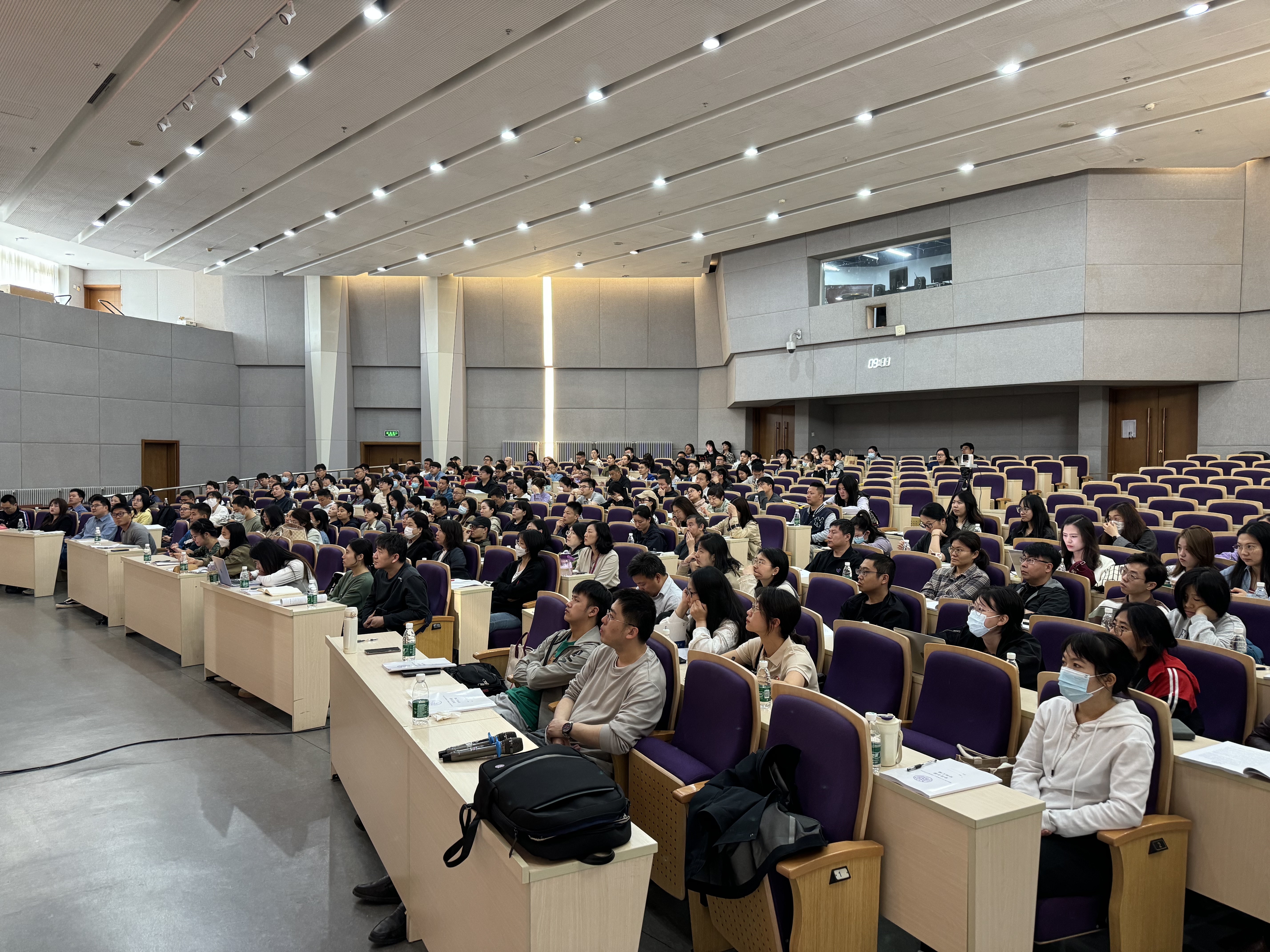 202404026-米兰milan官方网站举办2024年教职工入党积极分子学习班-孟德华-学习班现场.jpg