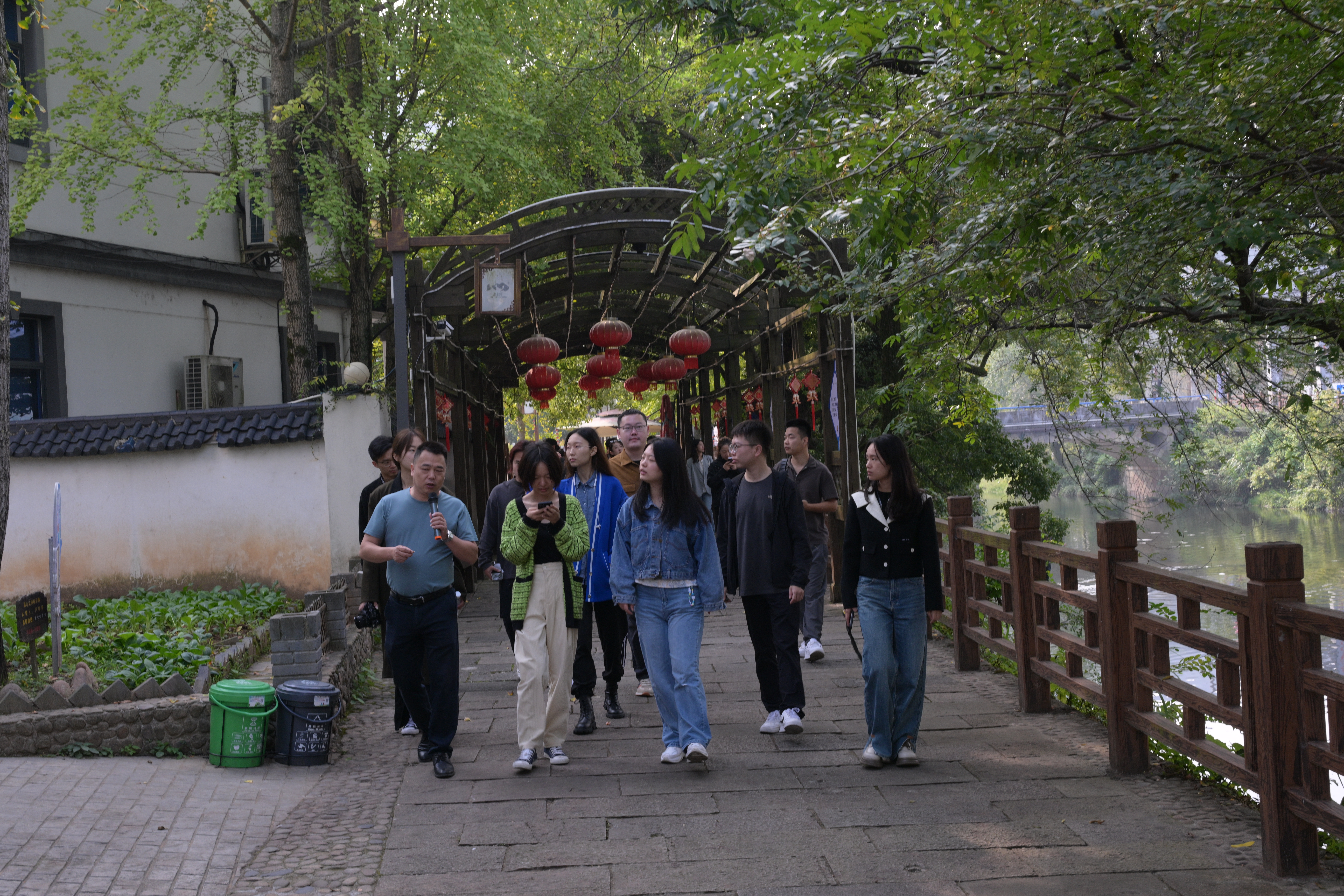 20231029-实践团队探访柯城区沟溪乡余东村-刘子昂-米兰milan官方网站“深耕计划”四期学员赴浙江衢州实践调研.JPG
