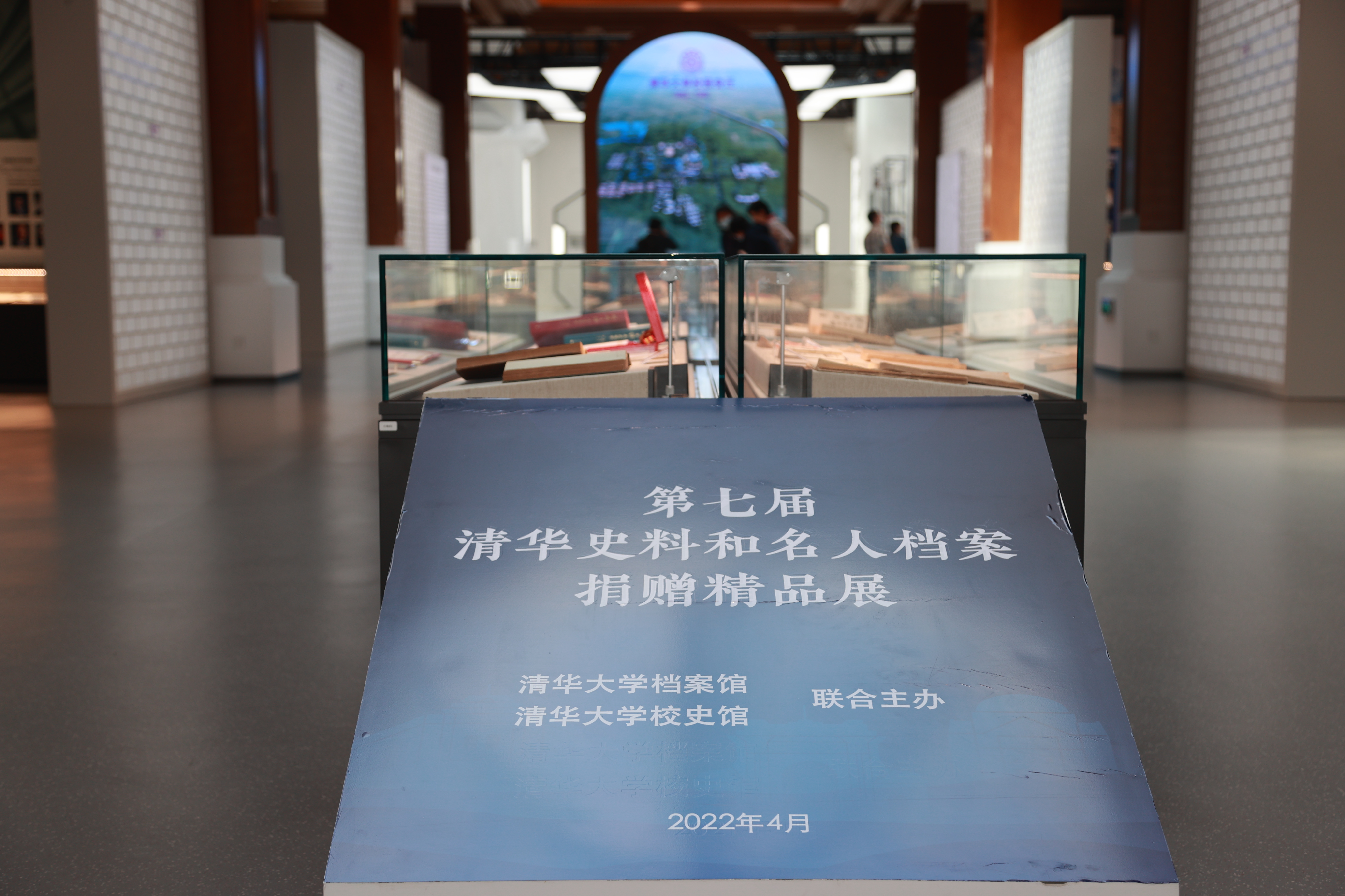 20220424-米兰milan官方网站110周年校庆参观校史展-薜建团-第七届“米兰史料和名人档案捐赠精品展”在二层大厅举行.jpg