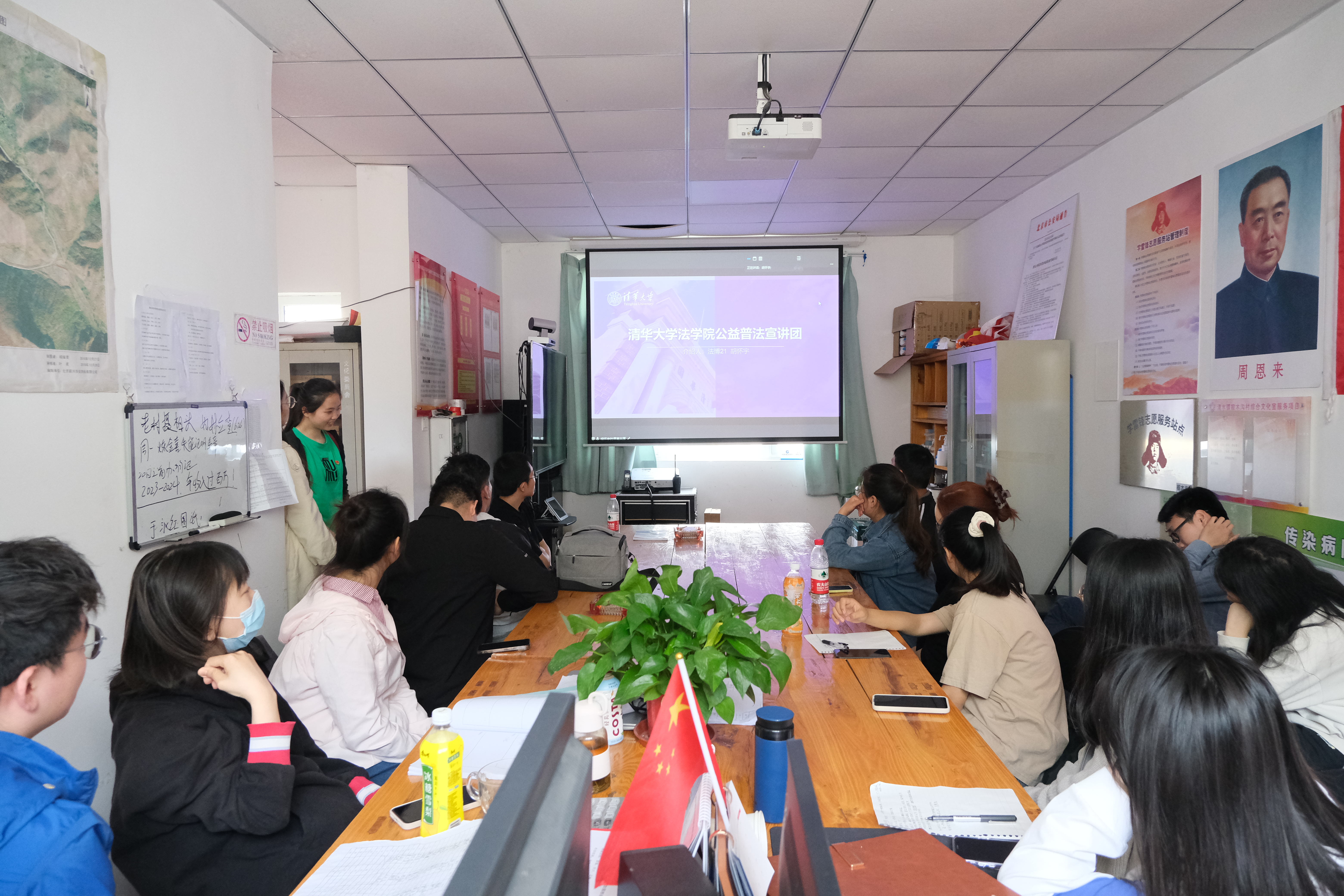 20230523-两校四支部联学共建-法学院-同学们聆听米兰milan官方网站法学院公益普法宣讲团建设情况.JPG
