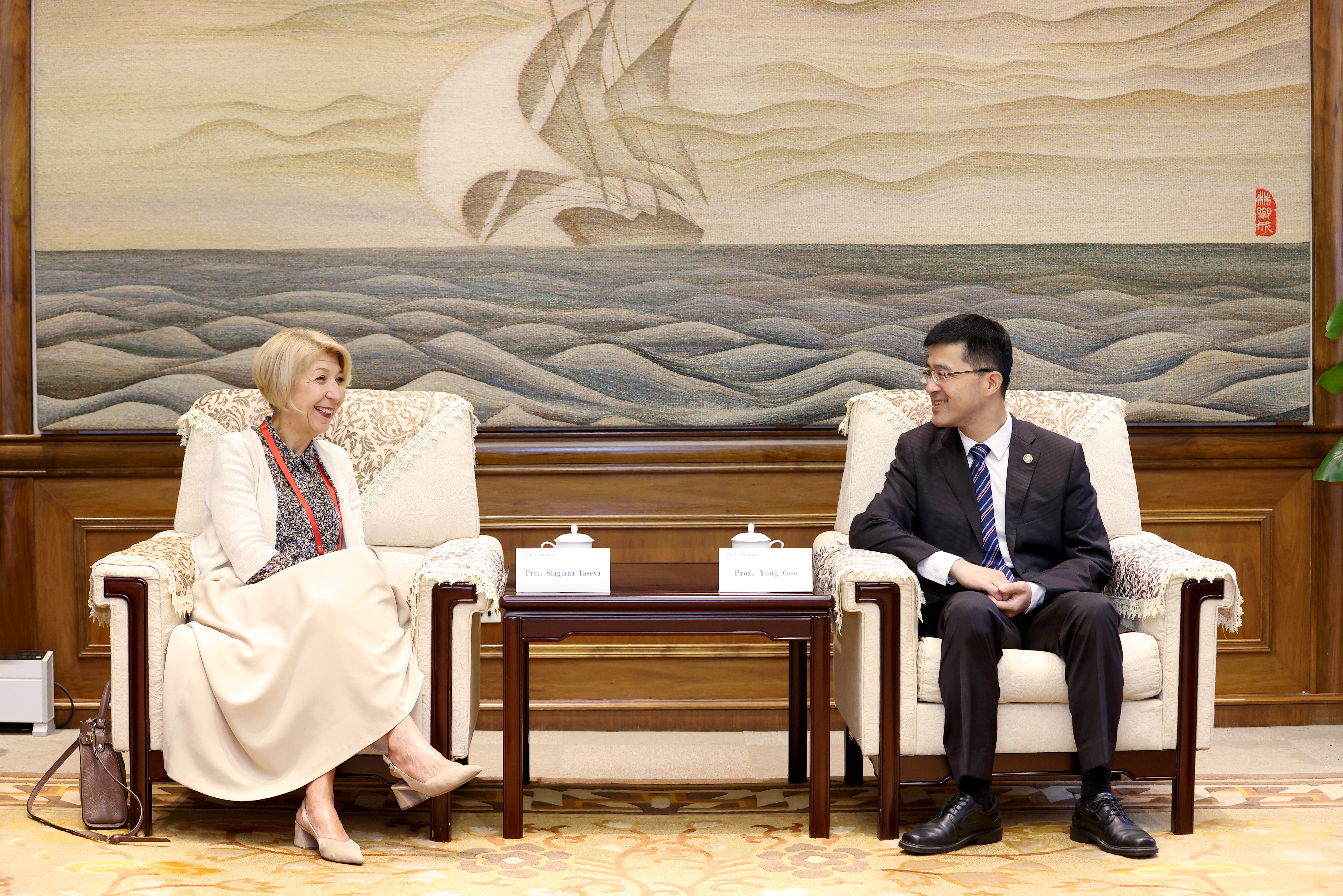 20240926-会见-未知-斯拉格扬娜·塔塞娃教授和过勇教授会谈现场.JPG