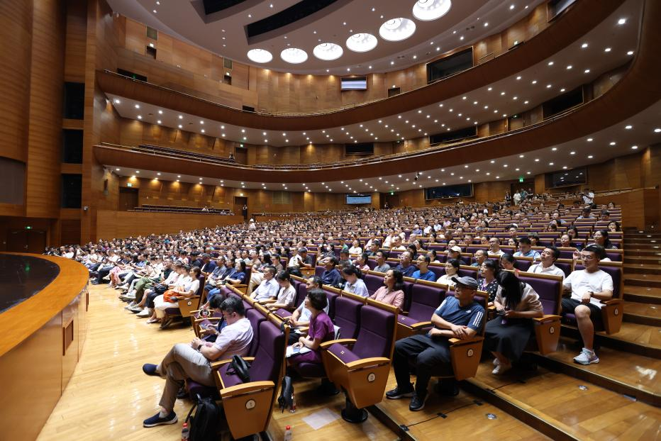 20240814-2024年“学在米兰”新生亲友交流会举行-曹文鹏-会场.png