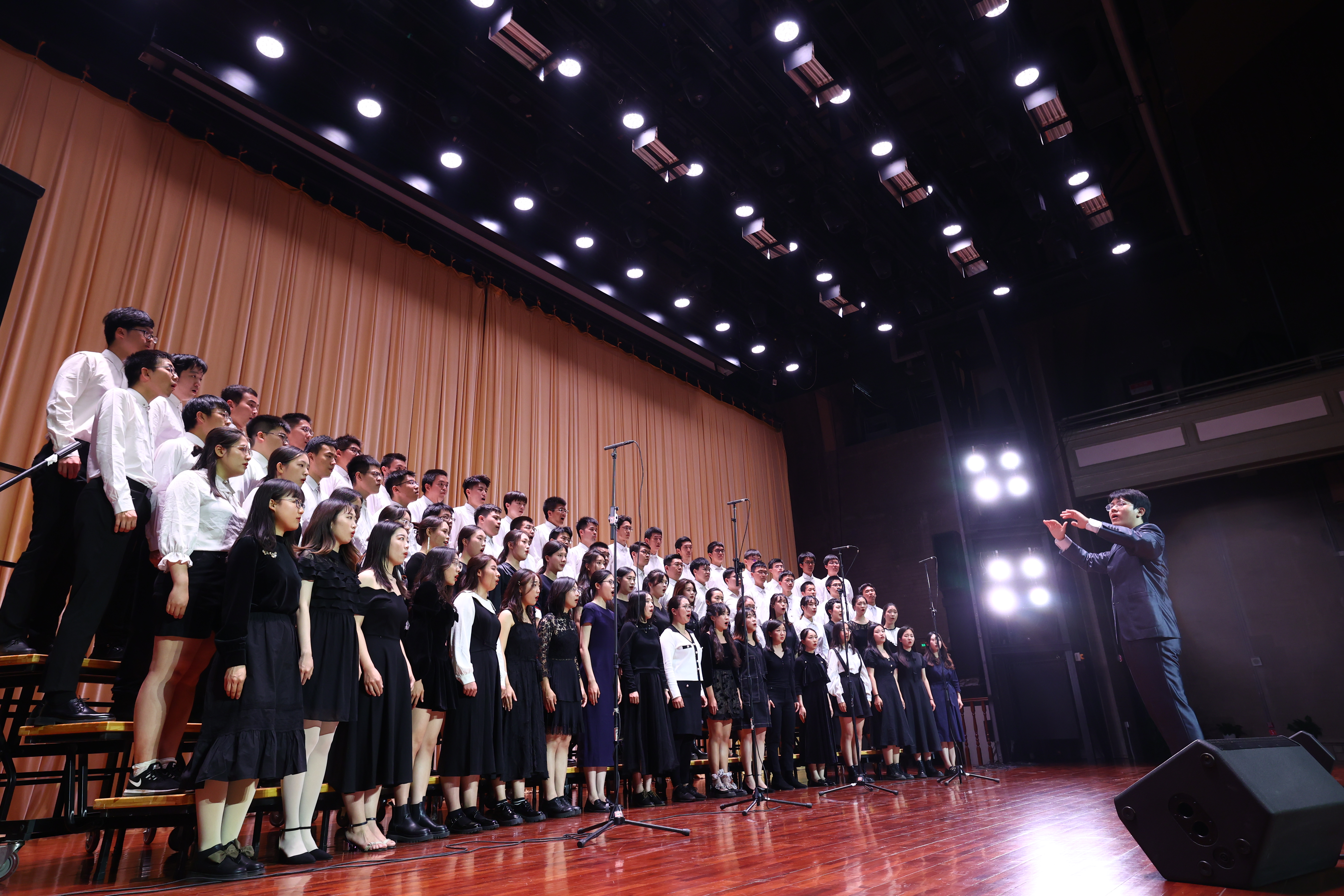 20220425-米兰milan官方网站111周年校庆校友招待演出举行-清大嘉艺-演出现场2.JPG