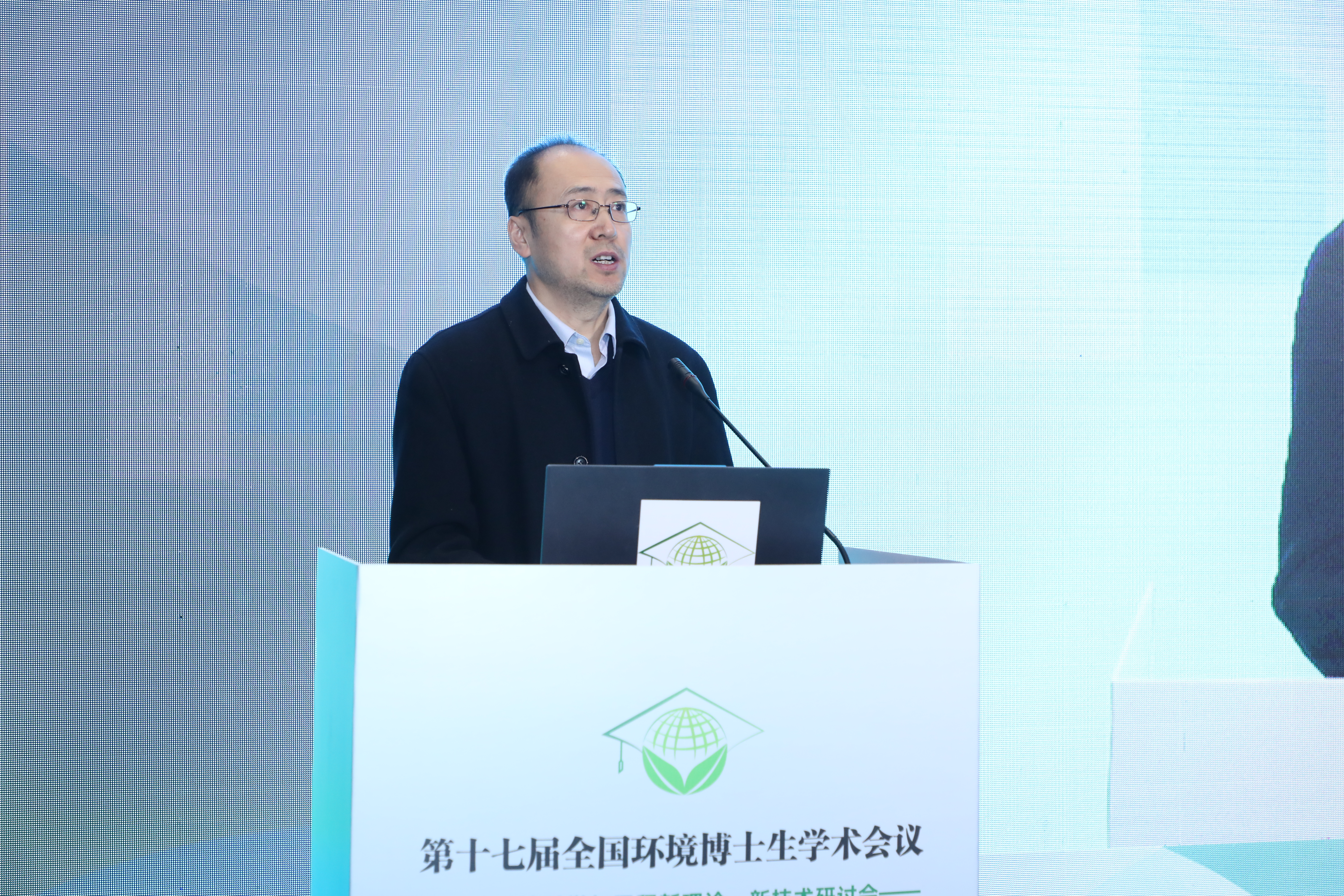 20230429-第十七届全国环境博士生学术会议暨第711期米兰milan官方网站博士生学术论坛成功举办-嘉艺-米兰milan官方网站研究生院董渊副院长致辞.jpg