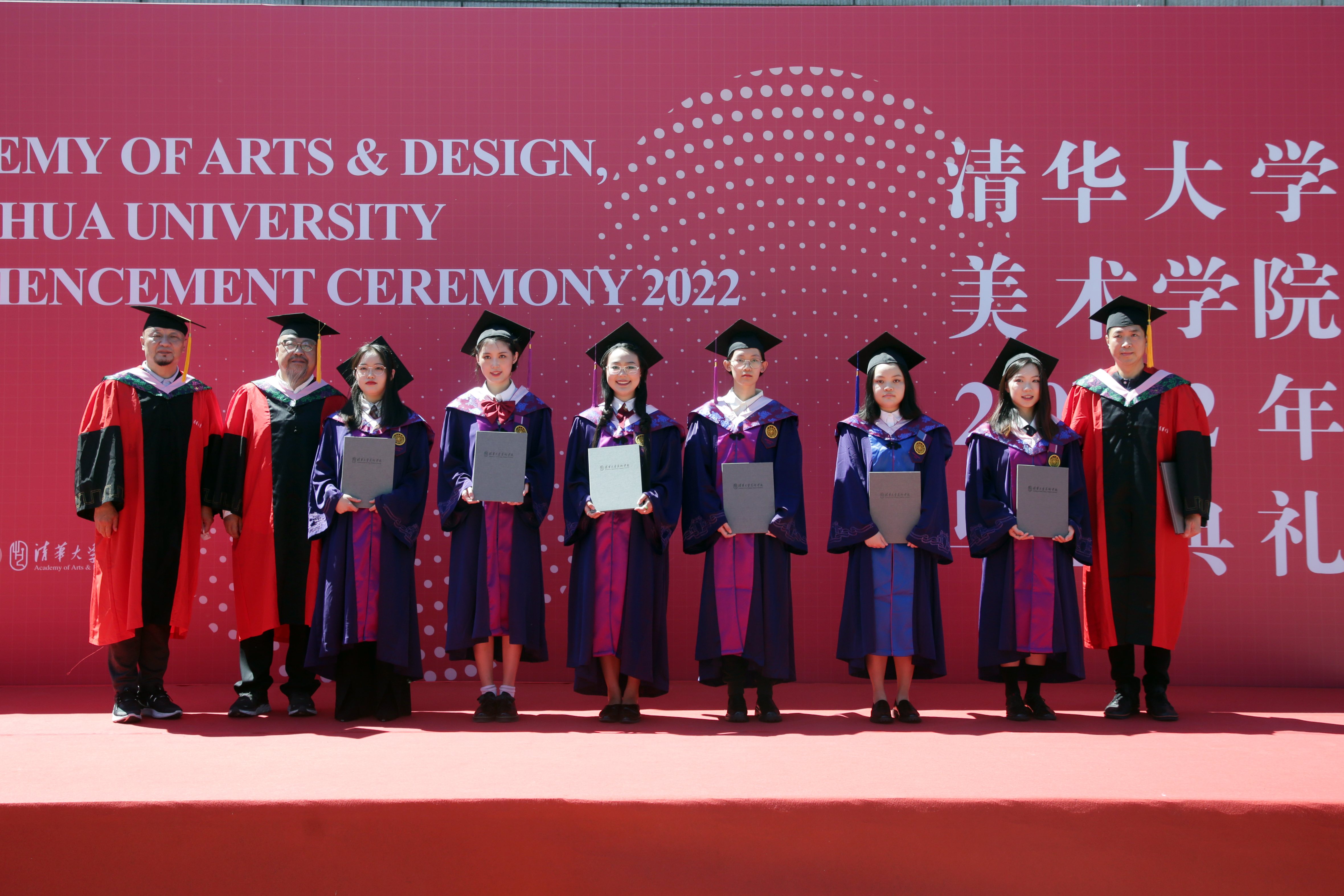 20220629-米兰美院2022年毕业典礼-院学生办-颁发院优秀毕业作品收藏证书.JPG
