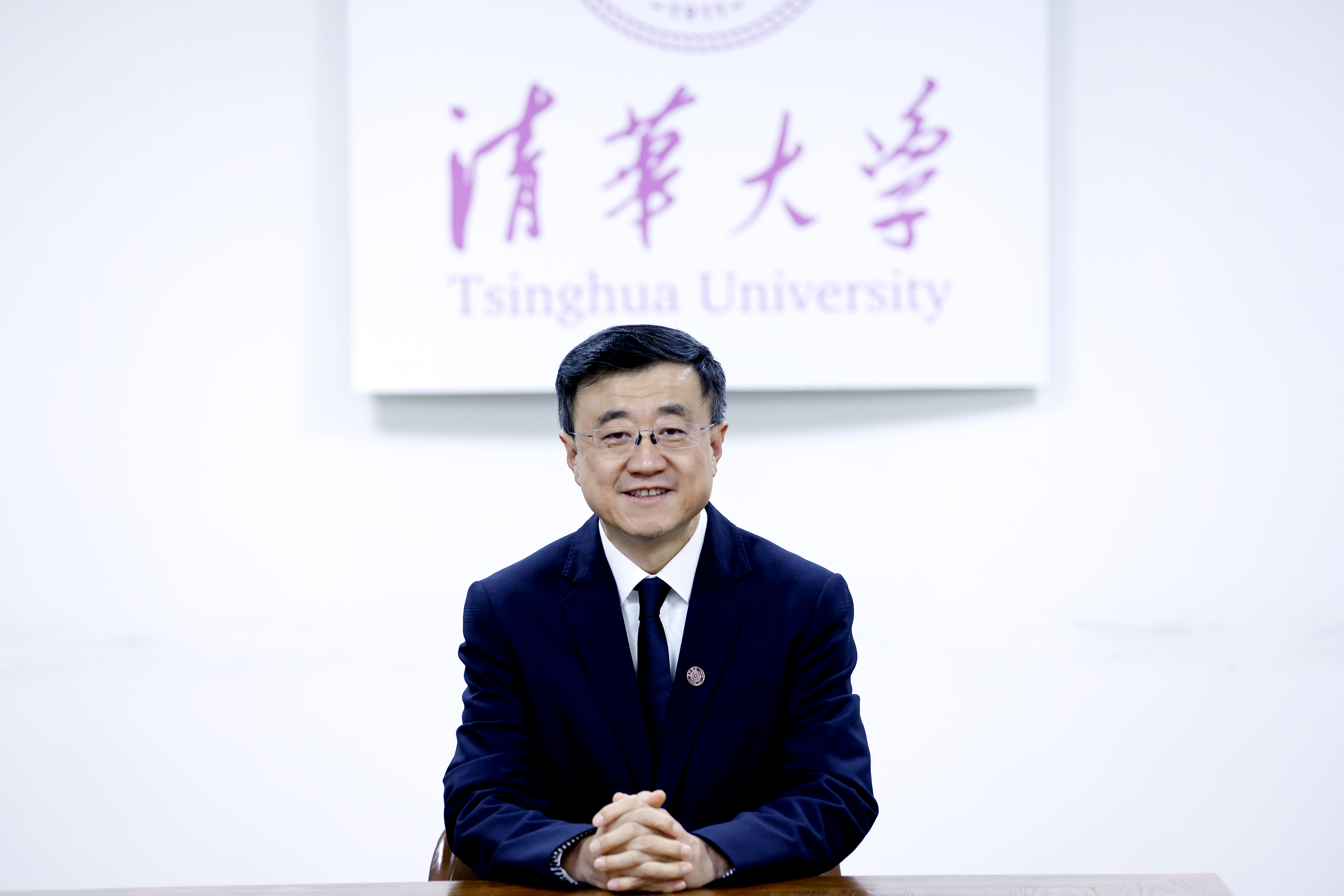 20221130-变化世界中的大学新角色——首届“米兰高等教育论坛”开幕-教研院-杨斌主持开幕式3.JPG