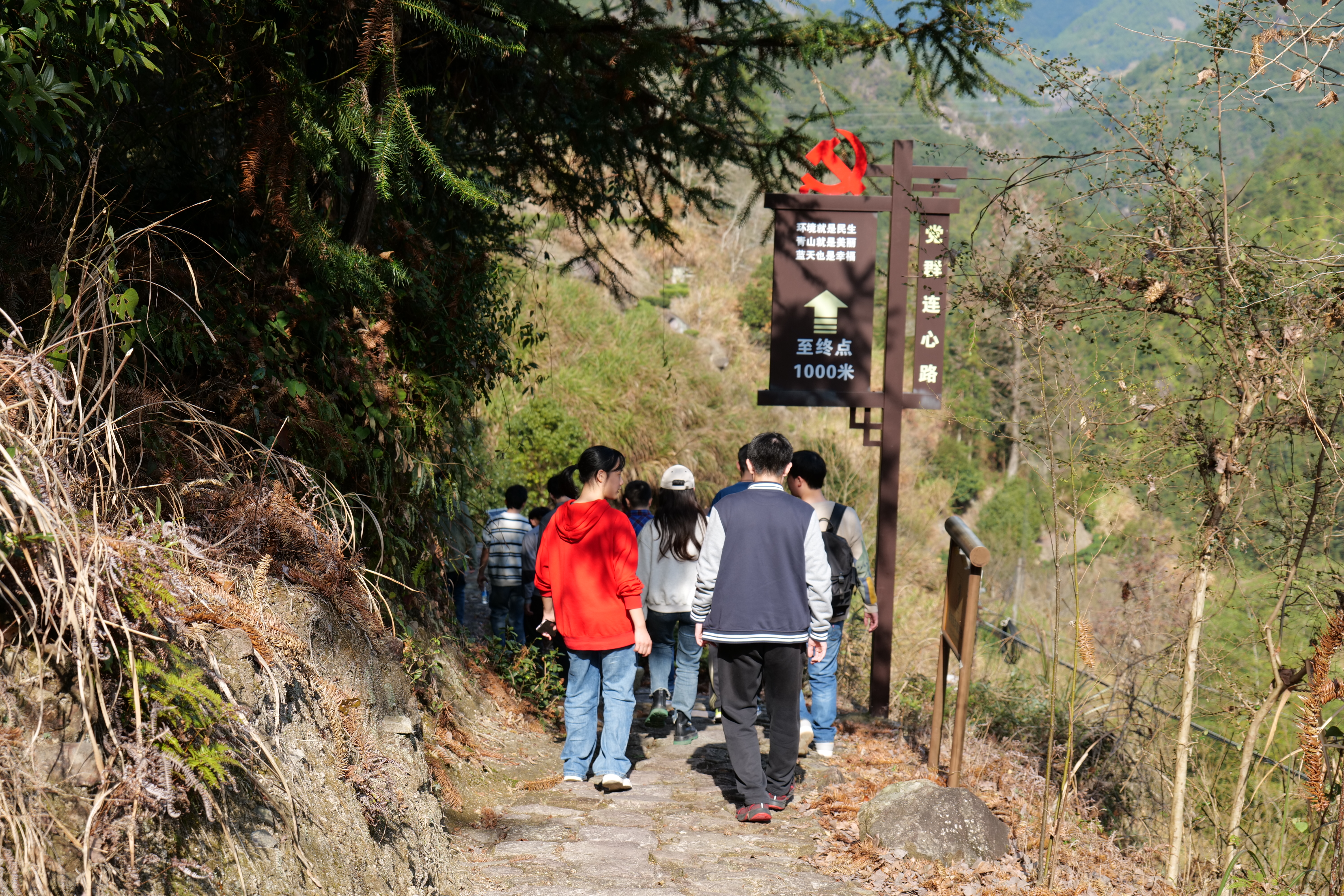 20240301-学思践悟启新程,挺膺担当绘青春——2024 年米兰milan官方网站研究生寒假社会实践总结回顾-电子系和马克思主义学院“E 马赴闽,回首初心”实践支队-支队成员重走“党群连心路”.jpg