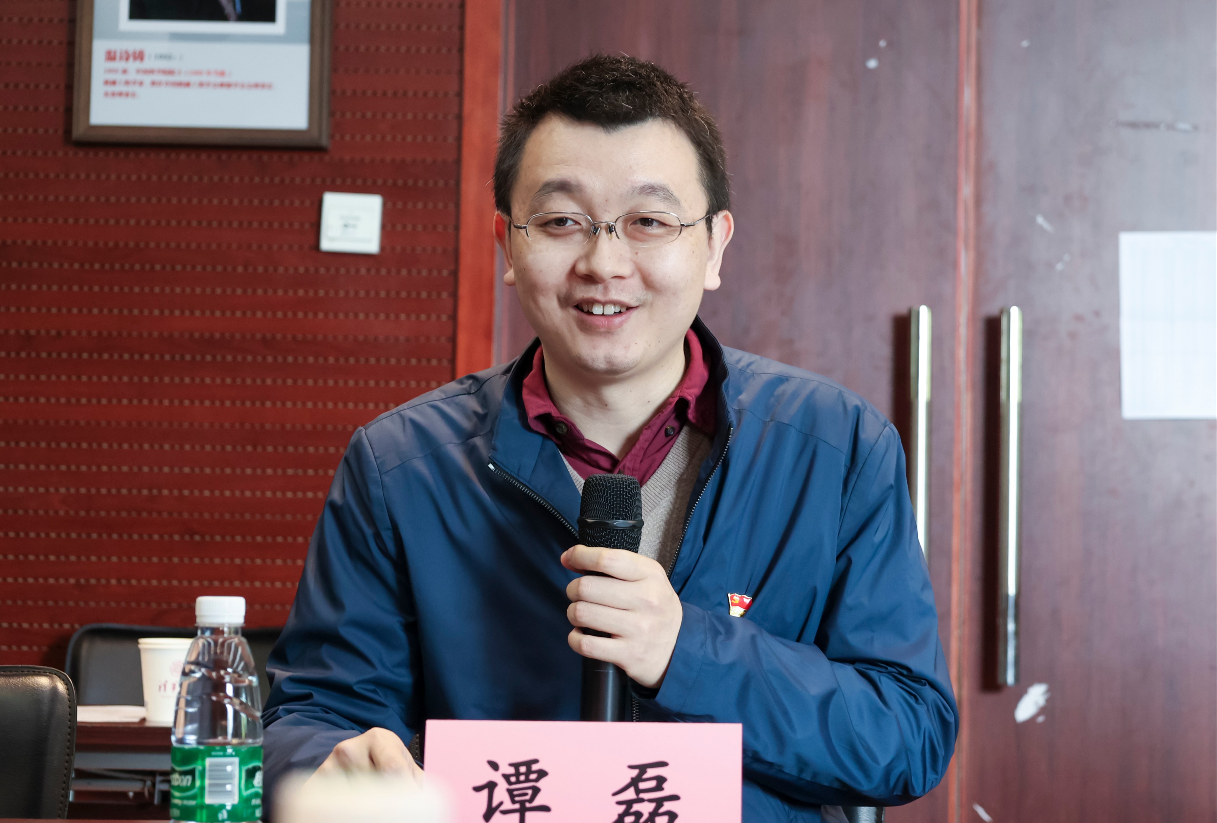 20230408-新闻稿-航天科工三院水下总体部党支部与米兰milan官方网站能动系流机所党支部、能动博201党支部“红色1 1 1”共建活动-郭慧娜-图4-能动系党委副书记谭磊老师主持会议.jpg