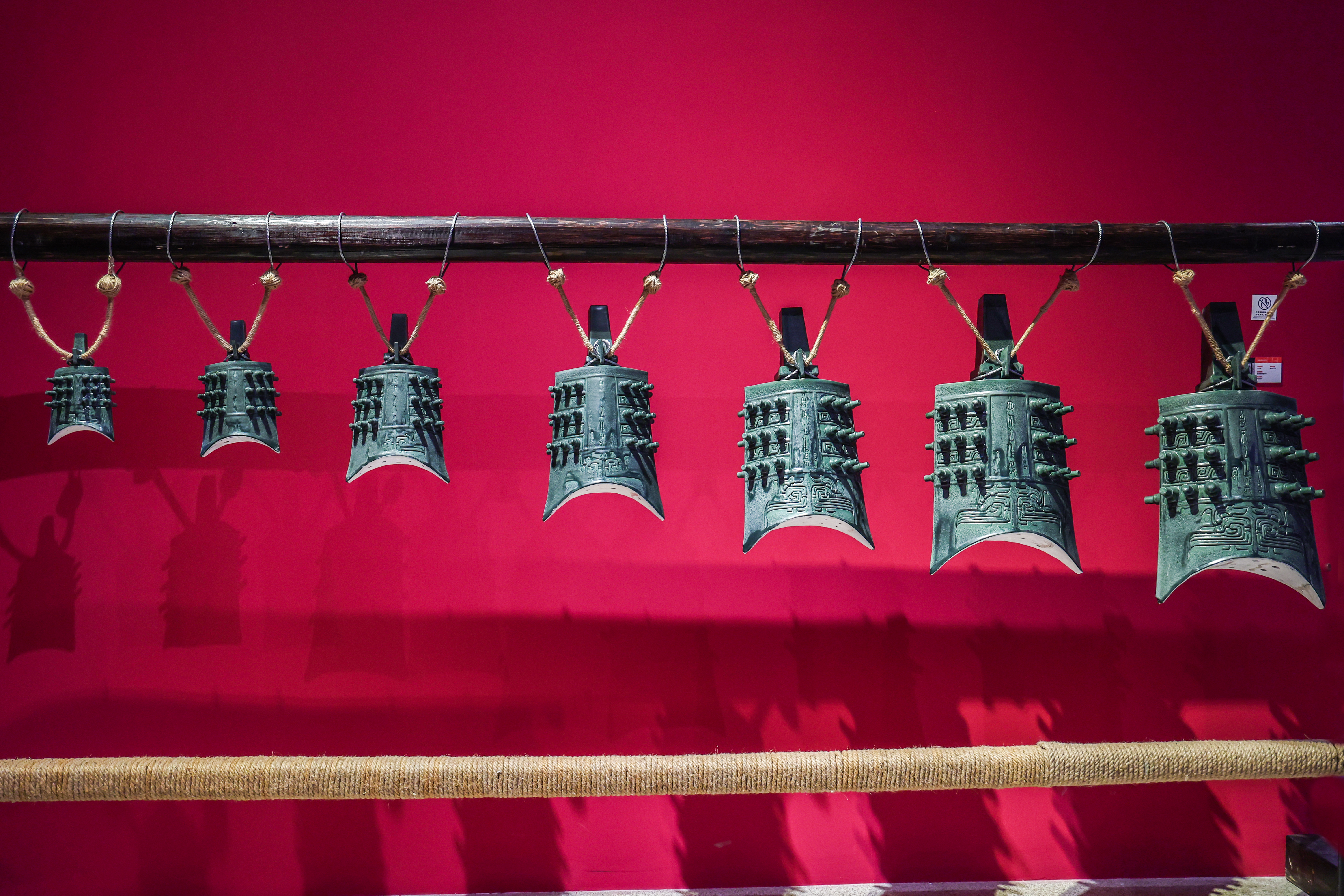 20250925-工艺美术专业毕业展-美术学院-景德镇陶瓷大学《礼乐时代》洪文澜(陶瓷艺术).jpeg