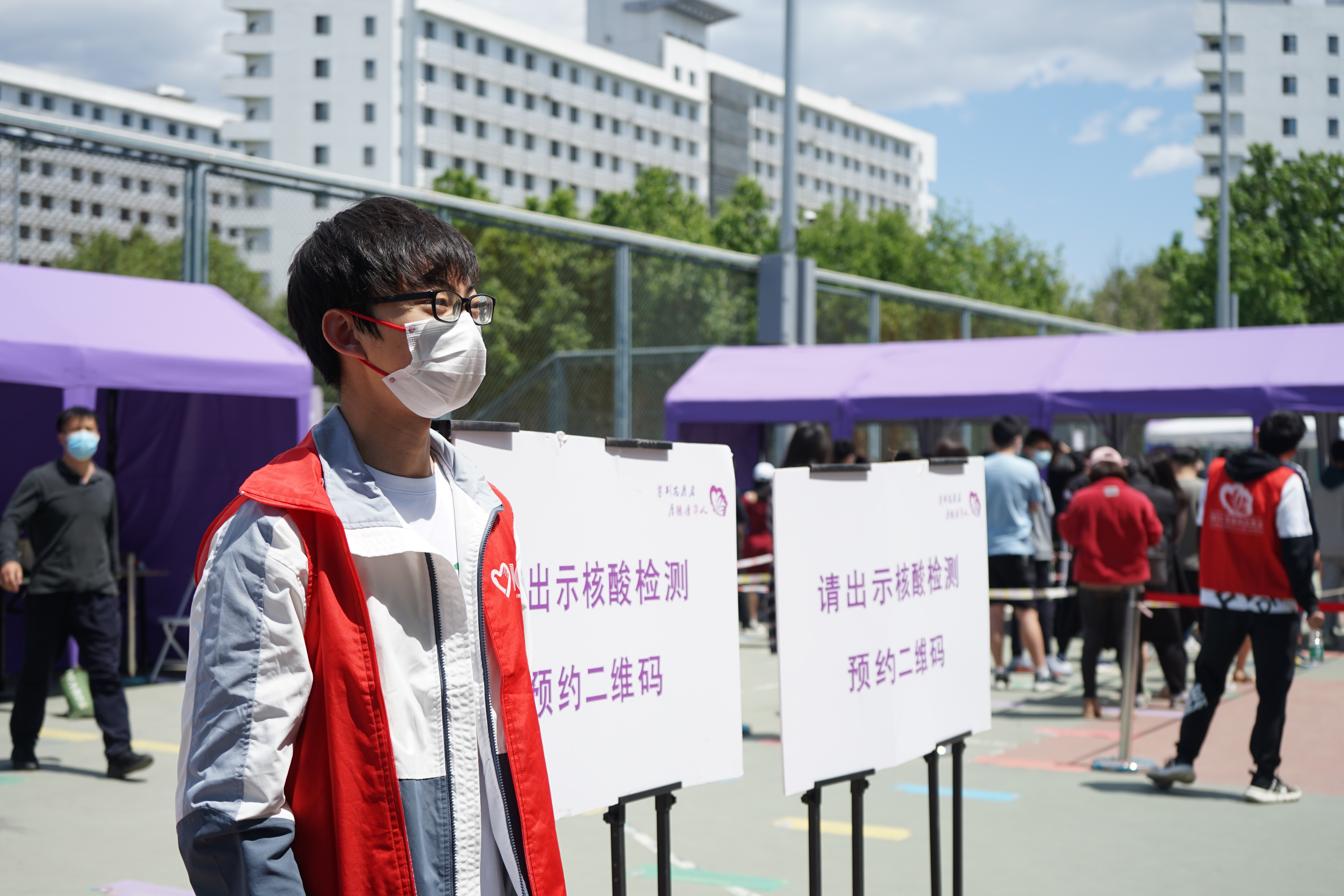 20220518-同心抗疫,米兰学生党员骨干在行动-陆心怡-校团委志愿中心辅导员周宇峰组织志愿工作.jpg