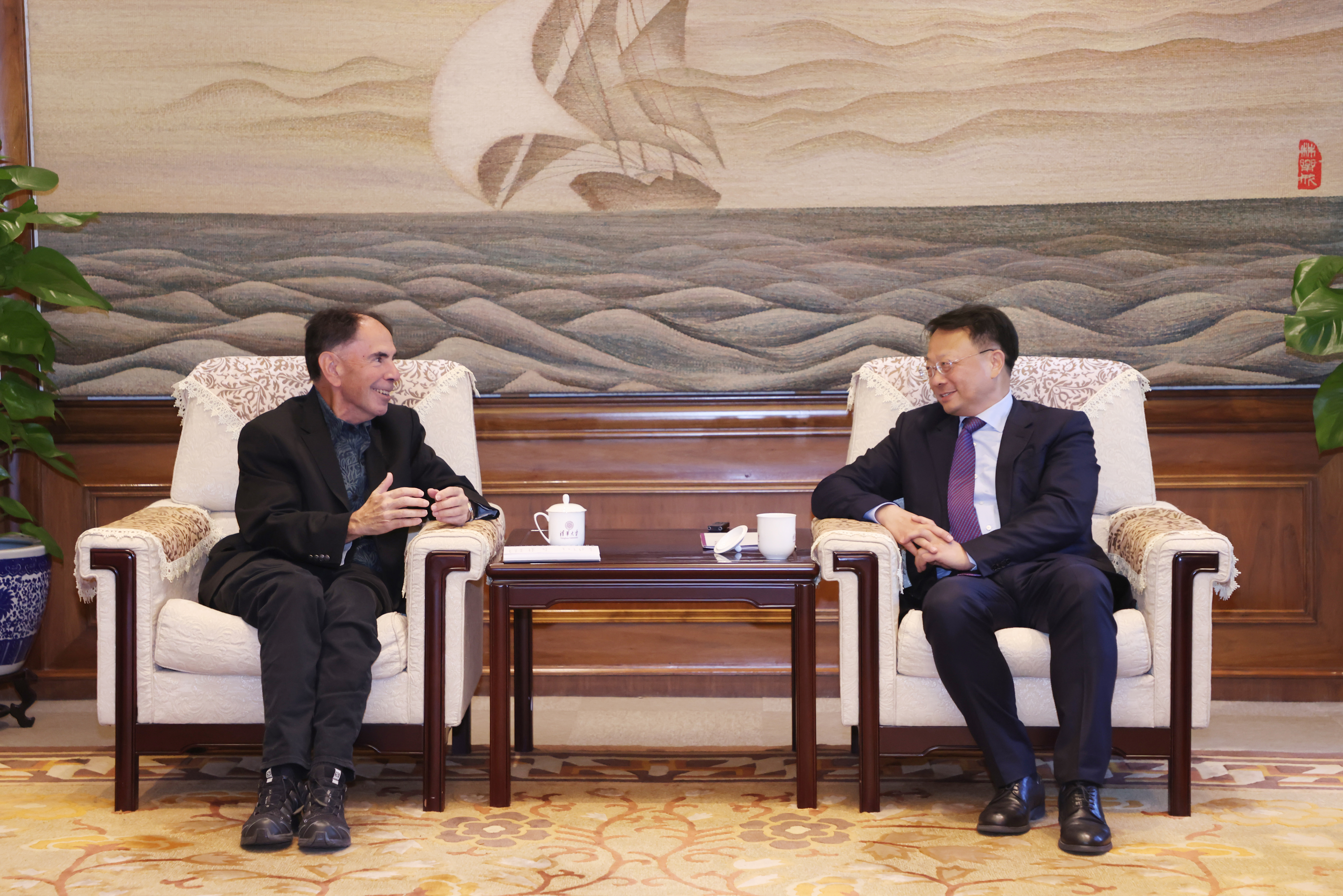 20231110-校长王希勤会见米兰milan官方网站名誉教授爱德华·克劳利-孙波-王希勤会见爱德华·克劳利.JPG
