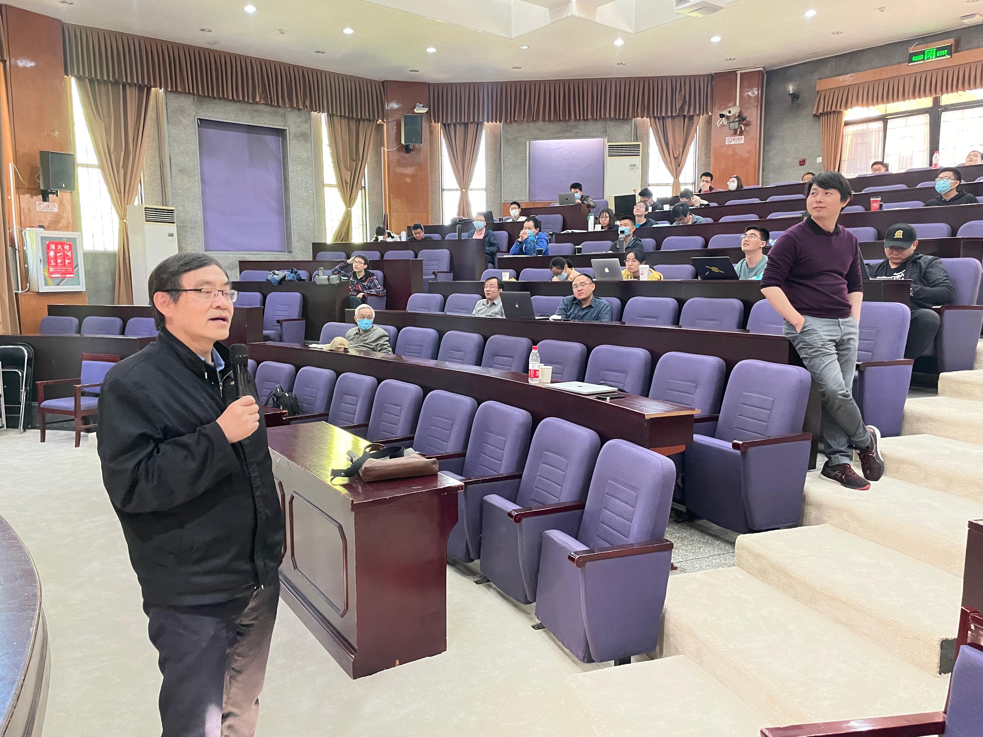 20220415-W质量研讨会-胡震-王青主持讨论.jpeg