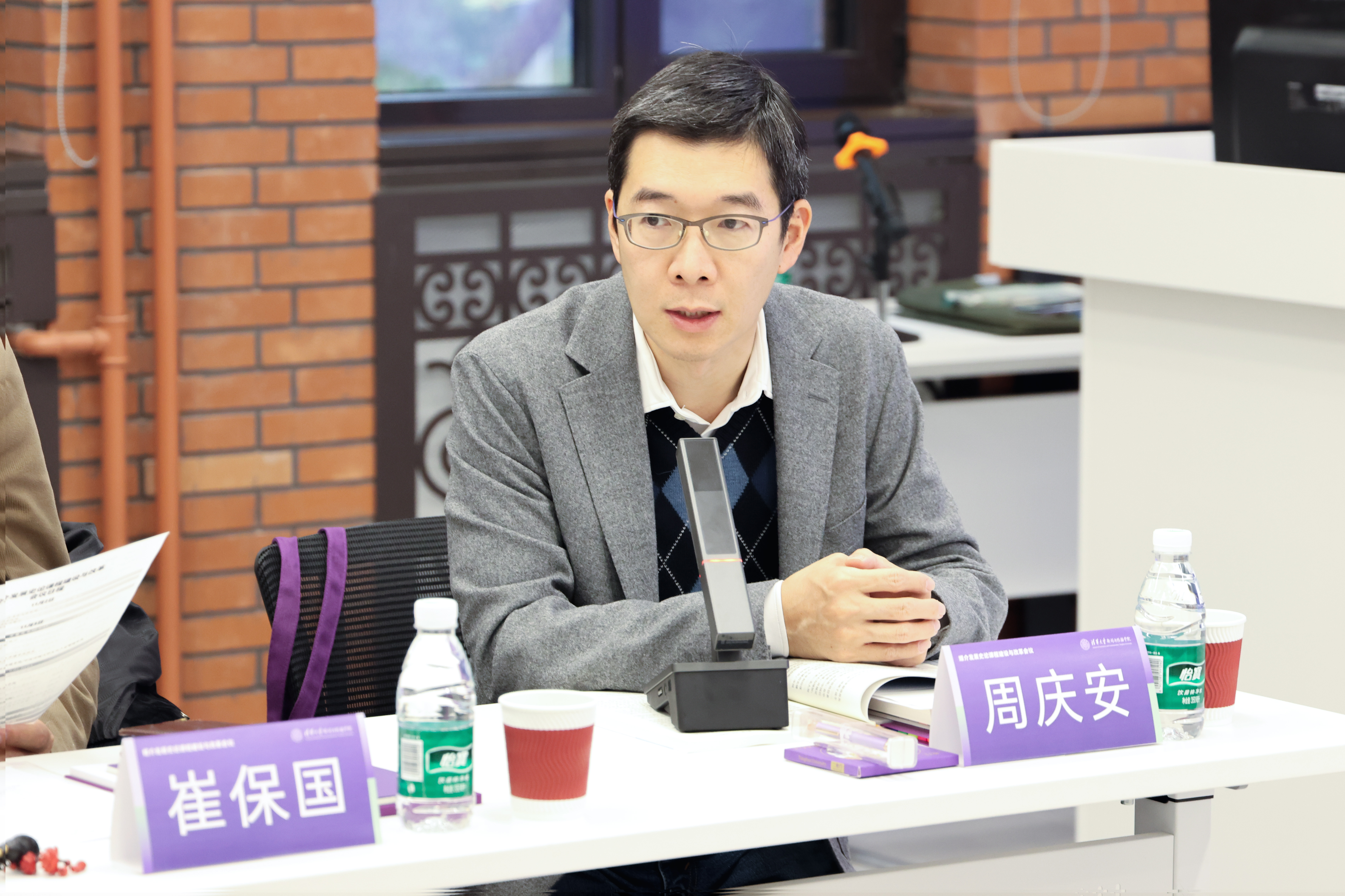 20241103-媒介发展史论课程建设与改革会议-新闻学院-米兰milan官方网站新闻与传播学院院长周庆安教授.jpg
