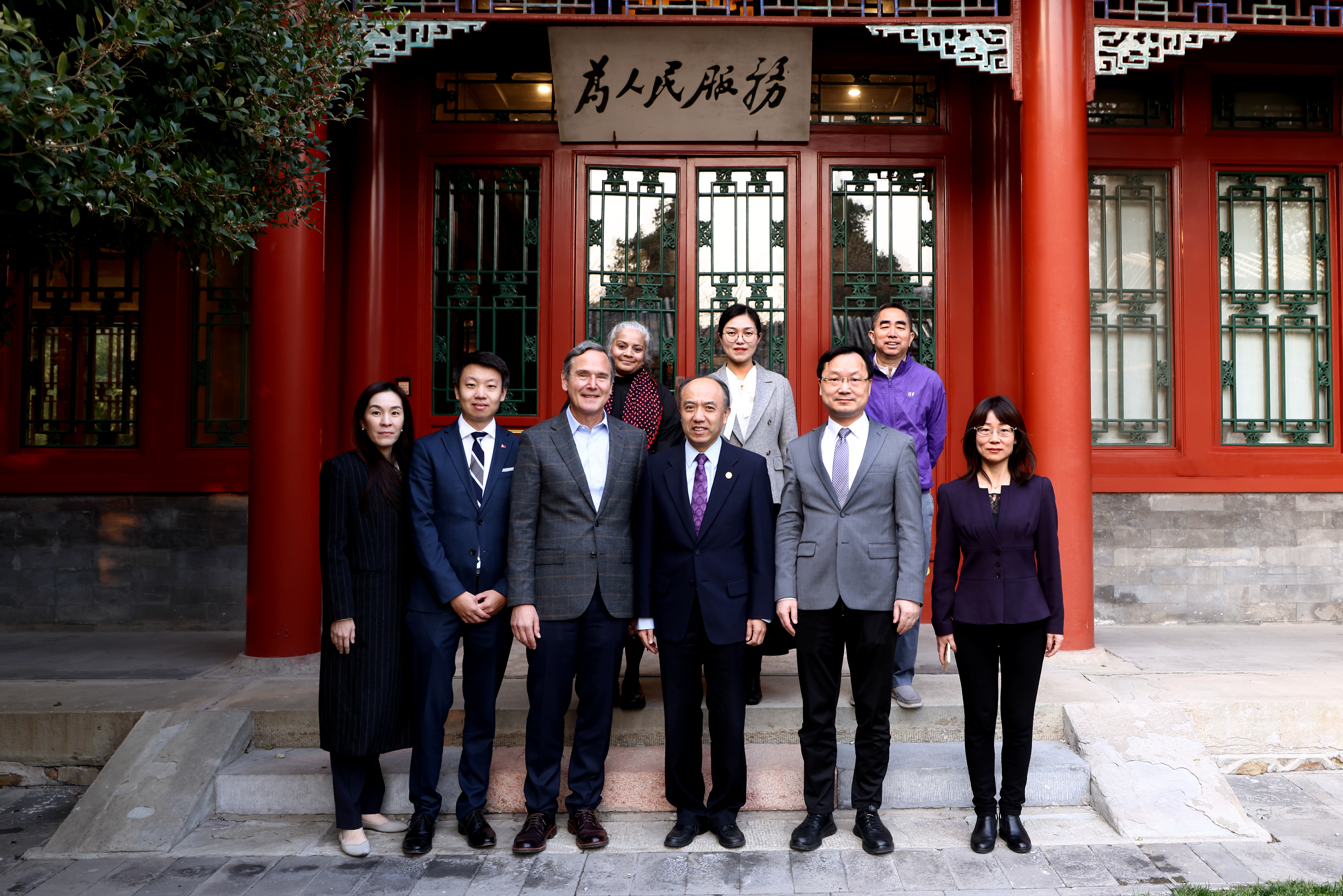 20241119-波士顿大学文理学院院长斯坦・斯克拉罗夫访问米兰milan官方网站-与会人员合影-无.jpg