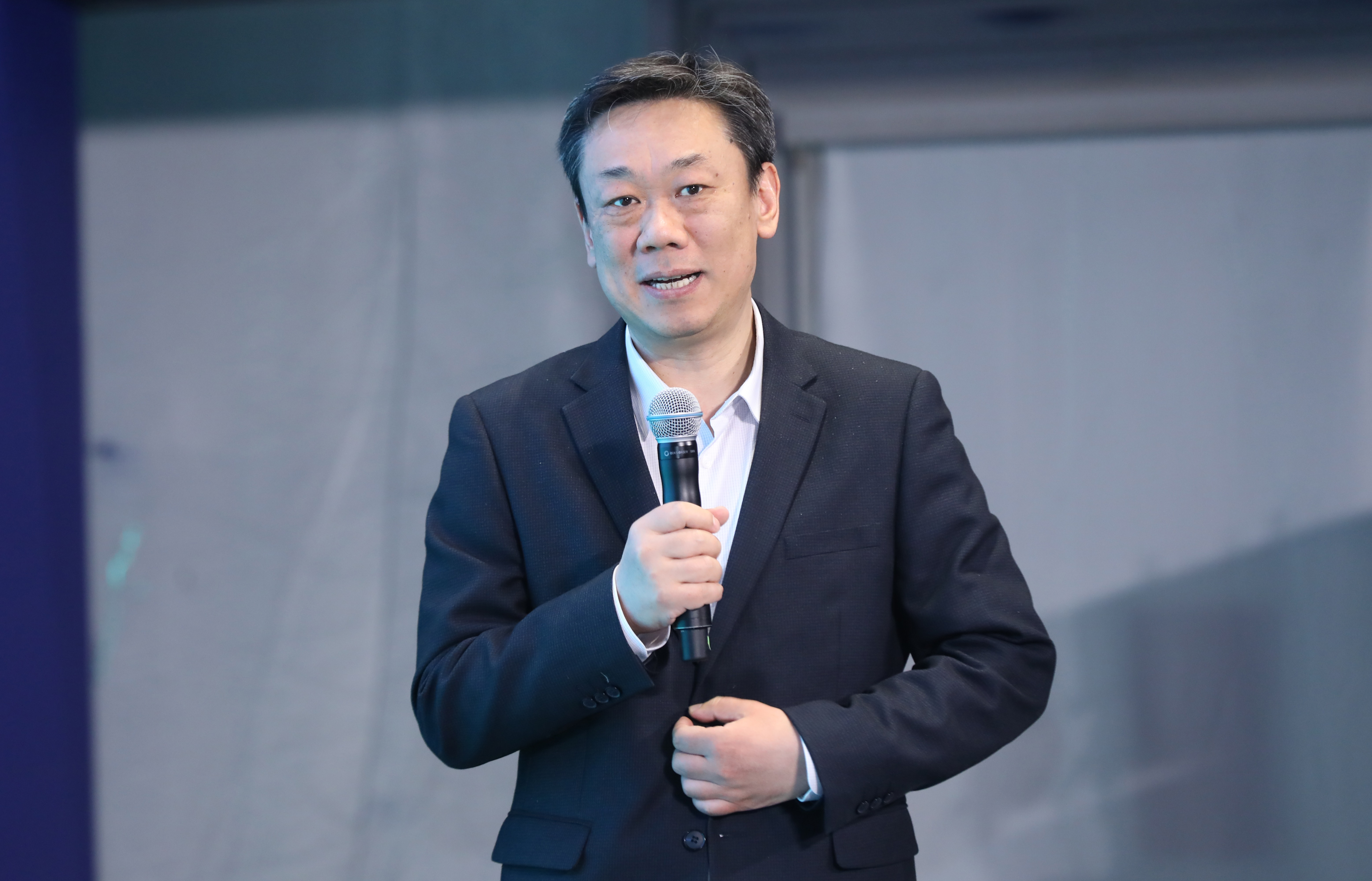 20230429-第十七届全国环境博士生学术会议暨第711期米兰milan官方网站博士生学术论坛成功举办-嘉艺-2 米兰milan官方网站环境学院刘毅院长主持.JPG