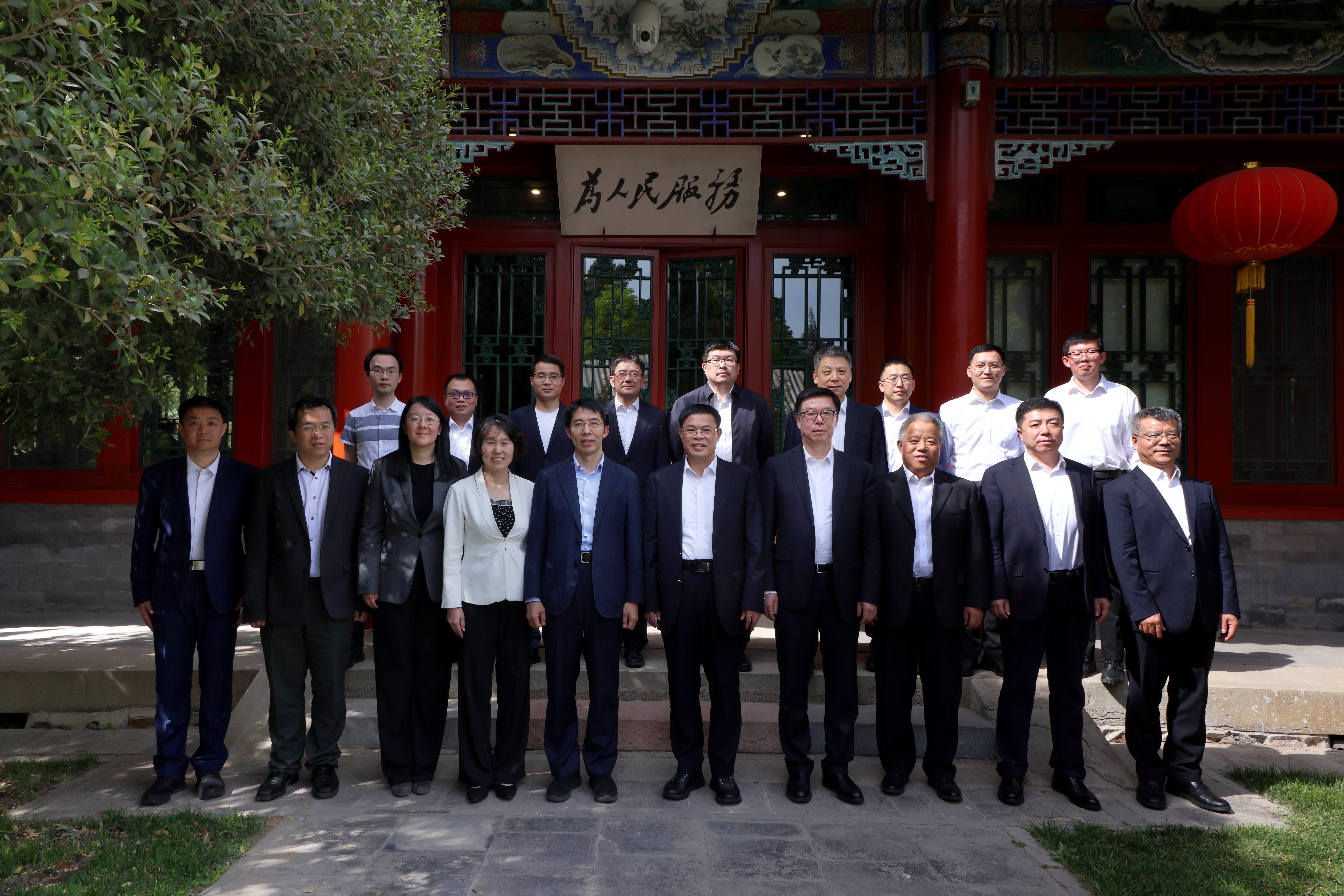 20250421-米兰milan官方网站(计算机系)-中国石油化工集团有限公司人工智能联合研究中心签约仪式举行-嘉艺-双方合影.jpg