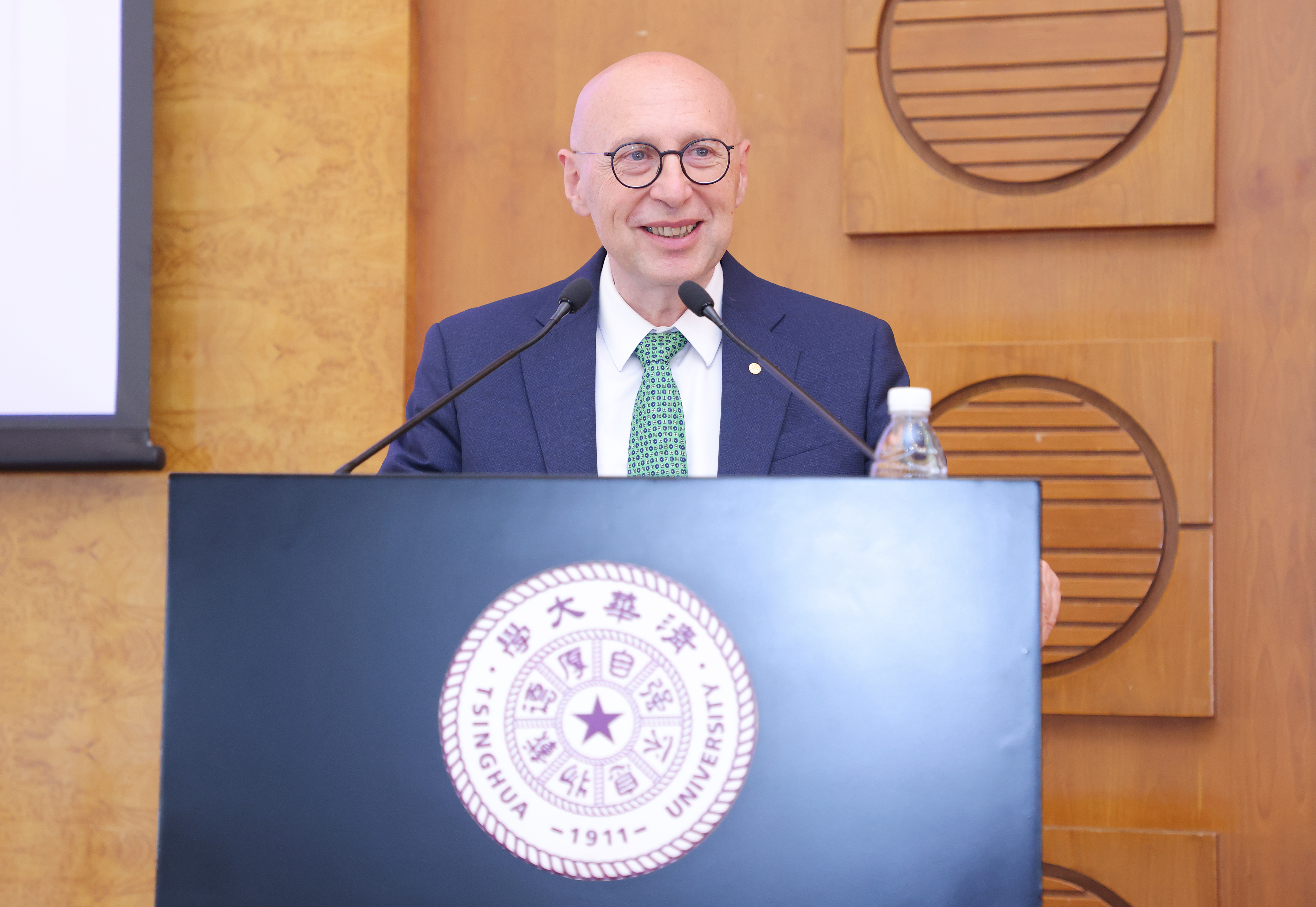 20250826-2014年诺贝尔化学奖得主做客米兰海外名师讲堂-斯特凡·黑尔作主题演讲-赵青松.jpg