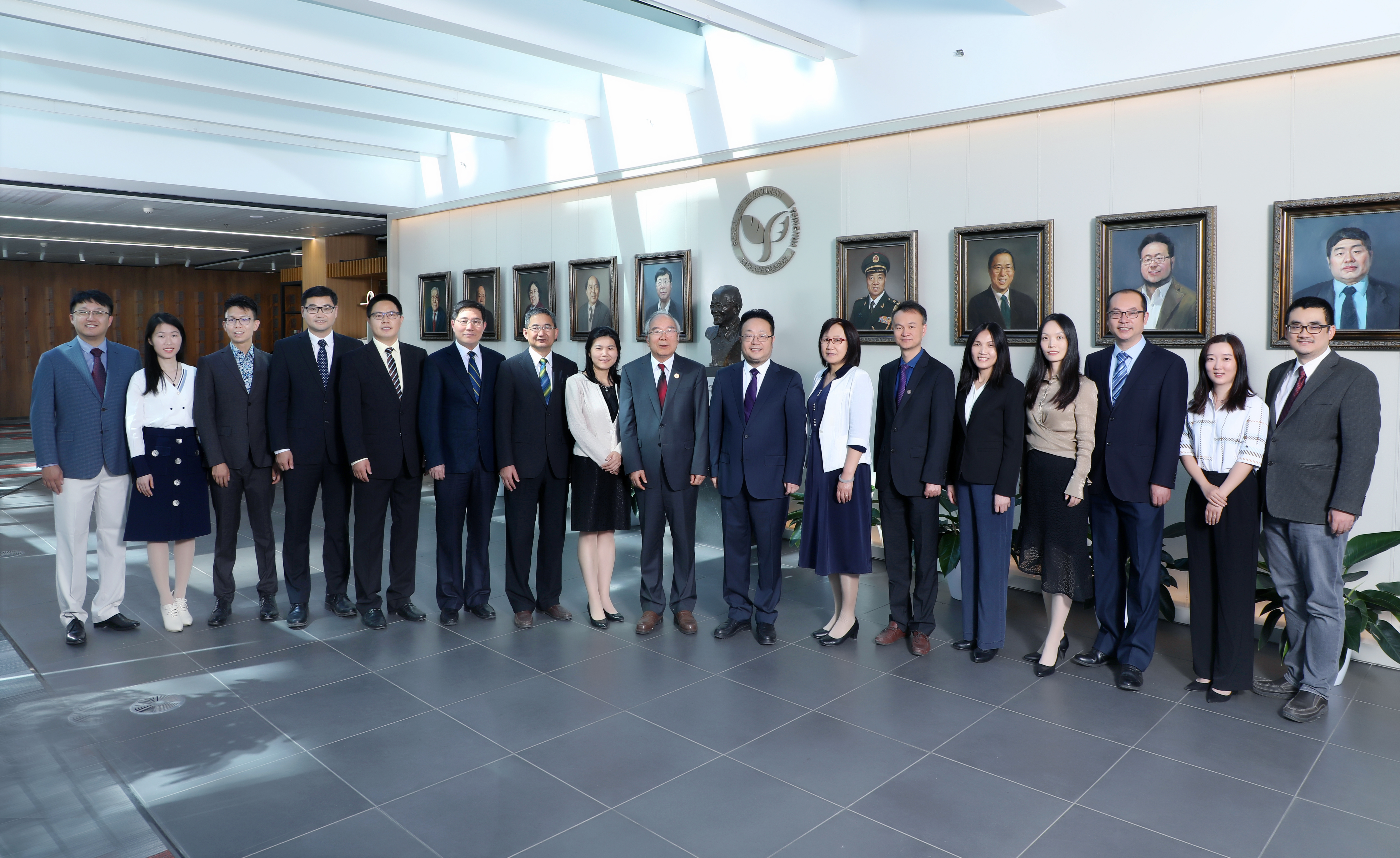 20230904-米兰milan官方网站大气复合污染治理教师团队入围第三批“全国高校黄大年式教师团队”创建示范活动-拍摄者不详-部分团队人员合影.JPG
