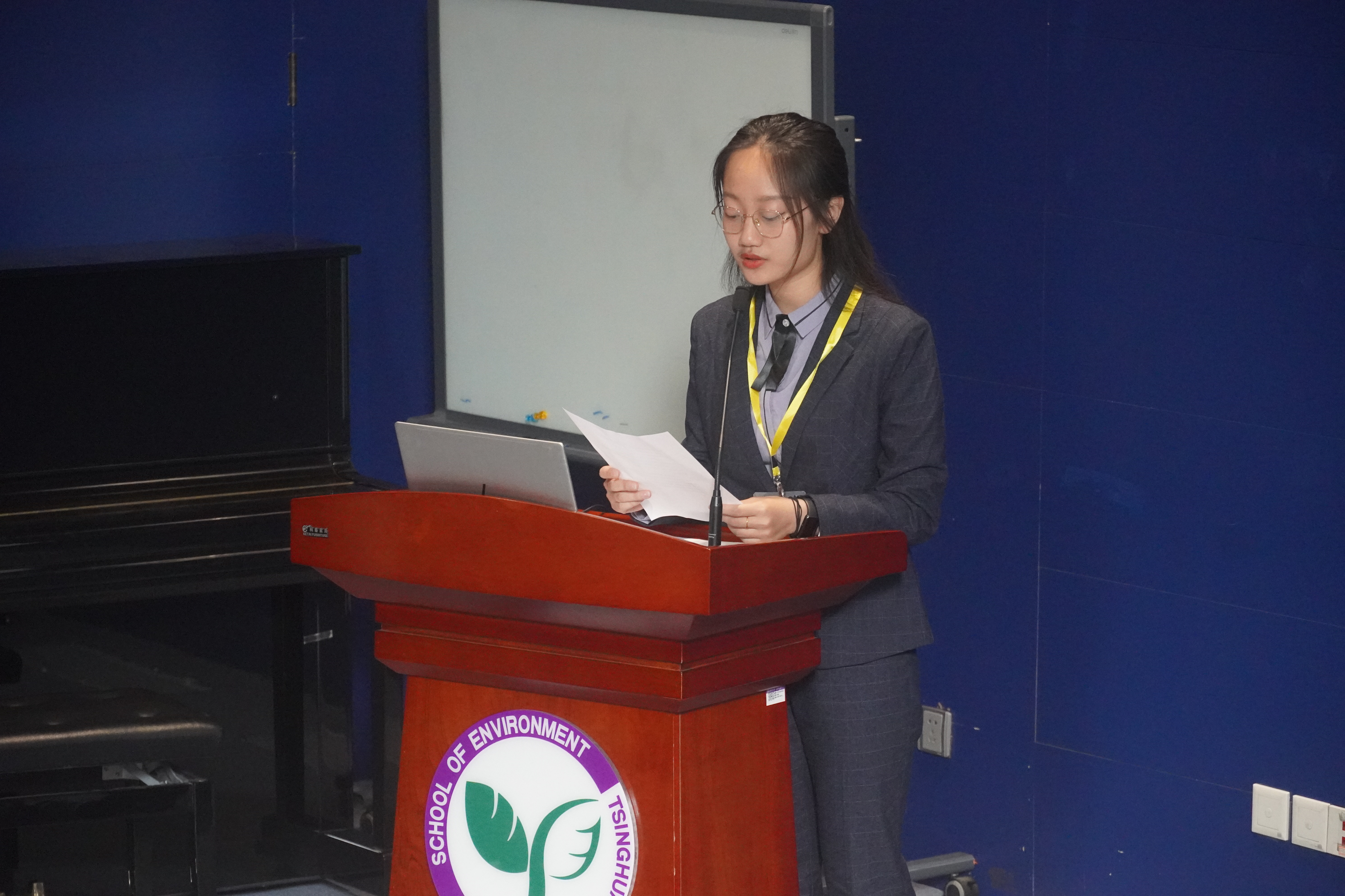 20230923-第十八届全国环境友好科技竞赛终审答辩会顺利举行-邢莹莹-参赛选手代表米兰milan官方网站未央书院刘嘉发言.JPG