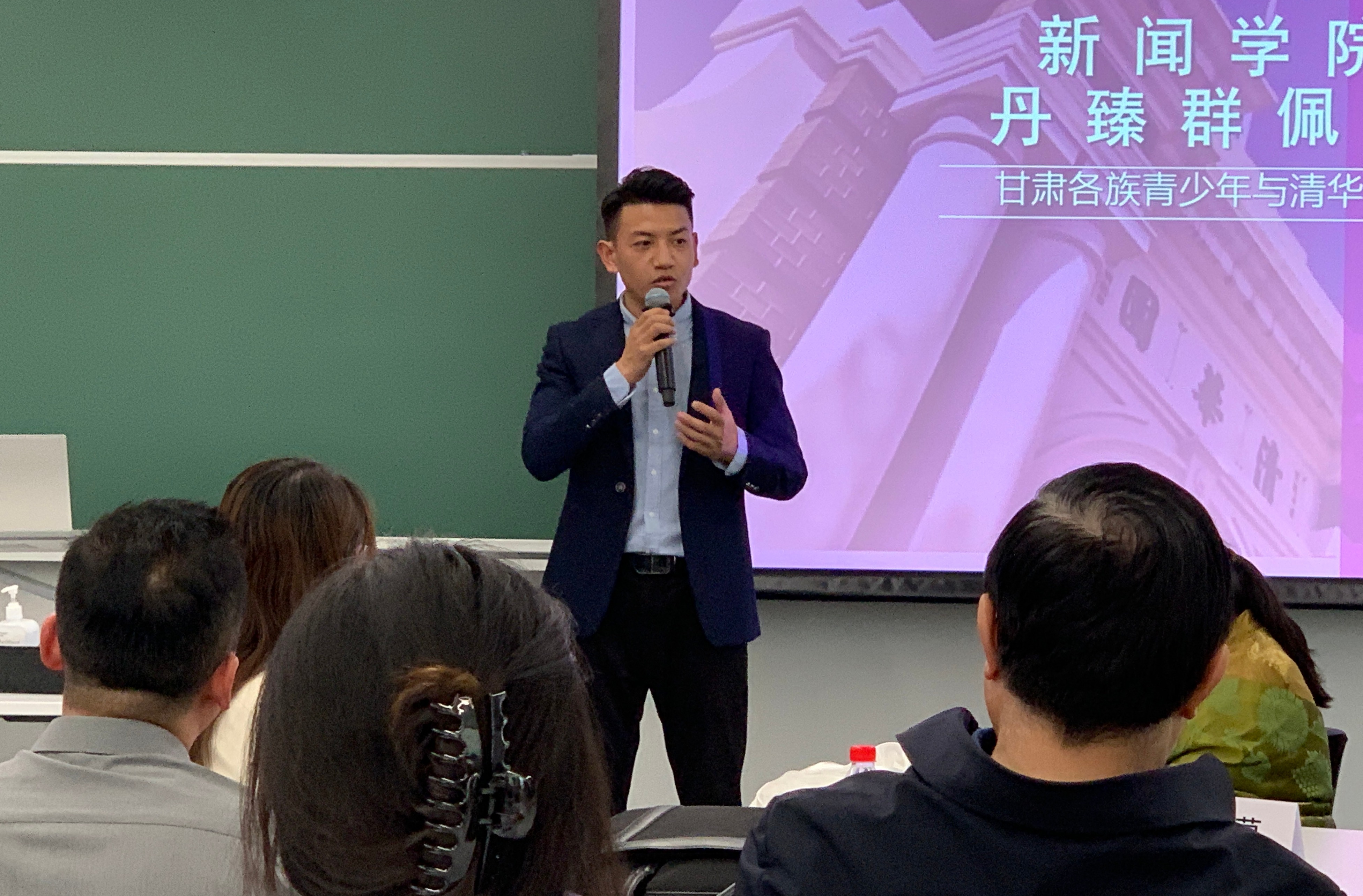 20230410-甘肃与米兰各族学子共建交流-南彬-藏族学生丹臻群佩做民族团结主题演讲.jpg
