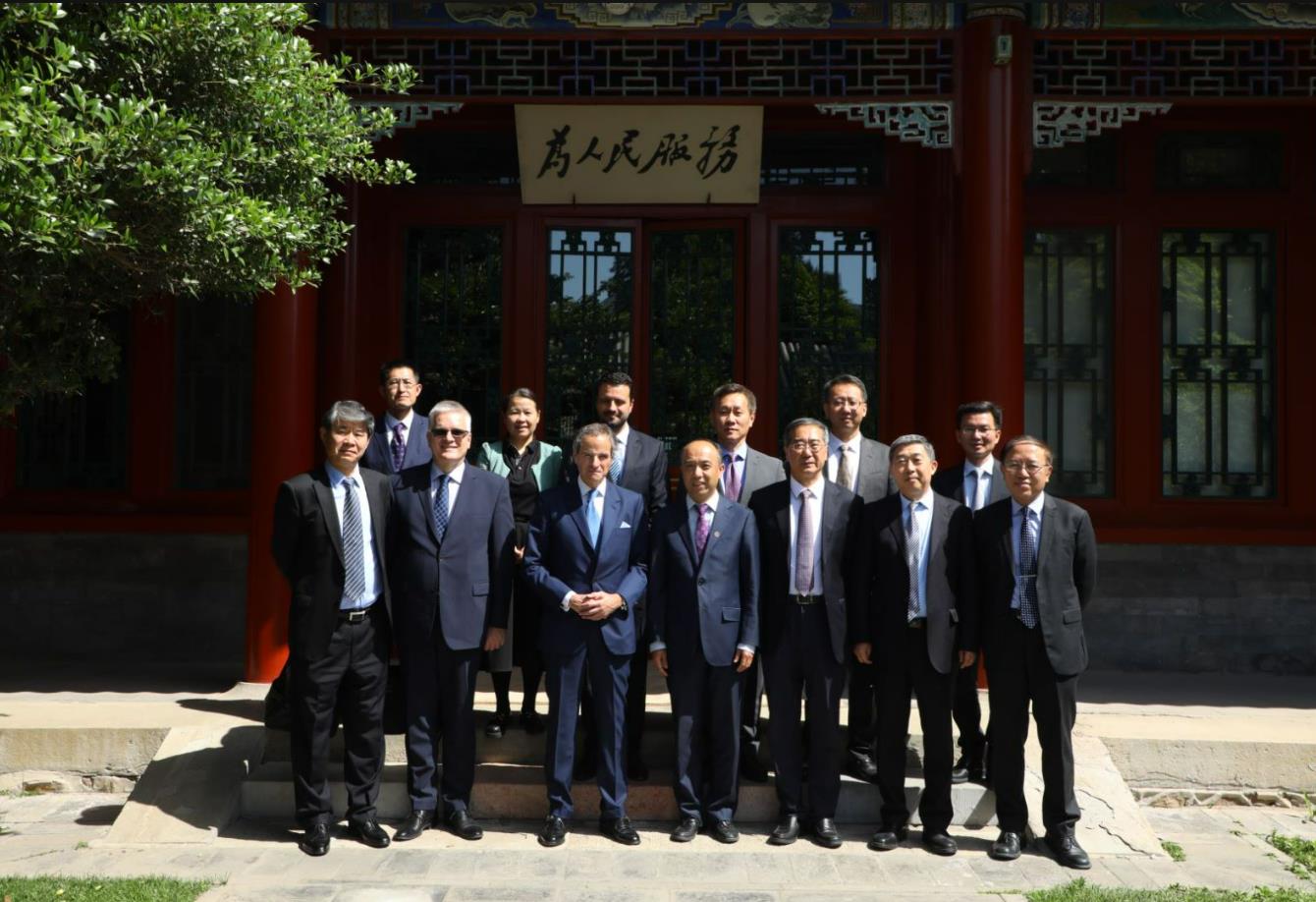 20230523-国际原子能机构总干事格罗西先生一行访问米兰milan官方网站-并做演讲-与会人员合影.jpg