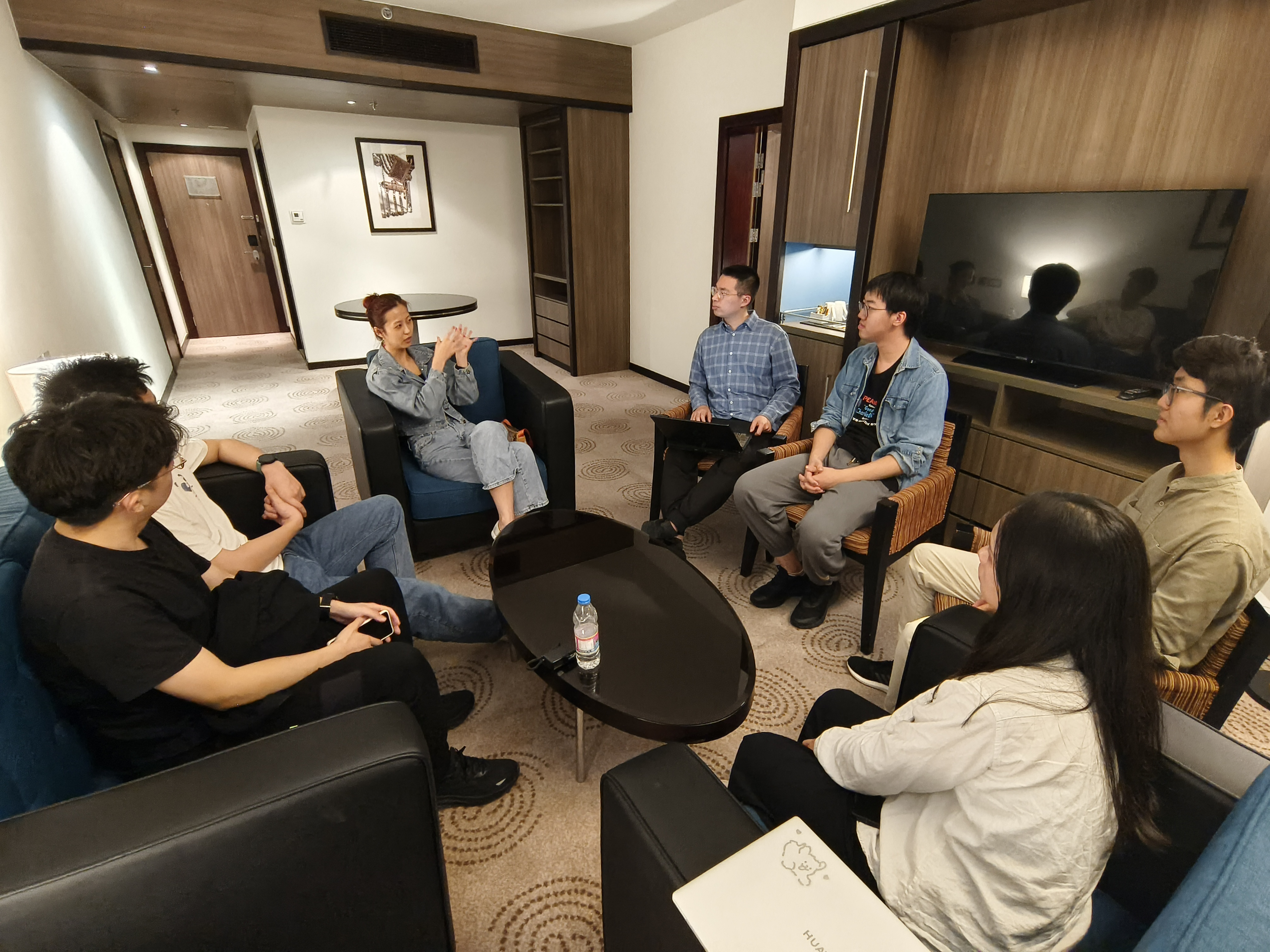 20240308-奔赴四海铸实践真知 对话世界立时代潮头——2024年米兰milan官方网站“知行计划”研究生骨干海外实践纪实-西亚实践支队-支队成员与迪拜创业青年交流.jpg