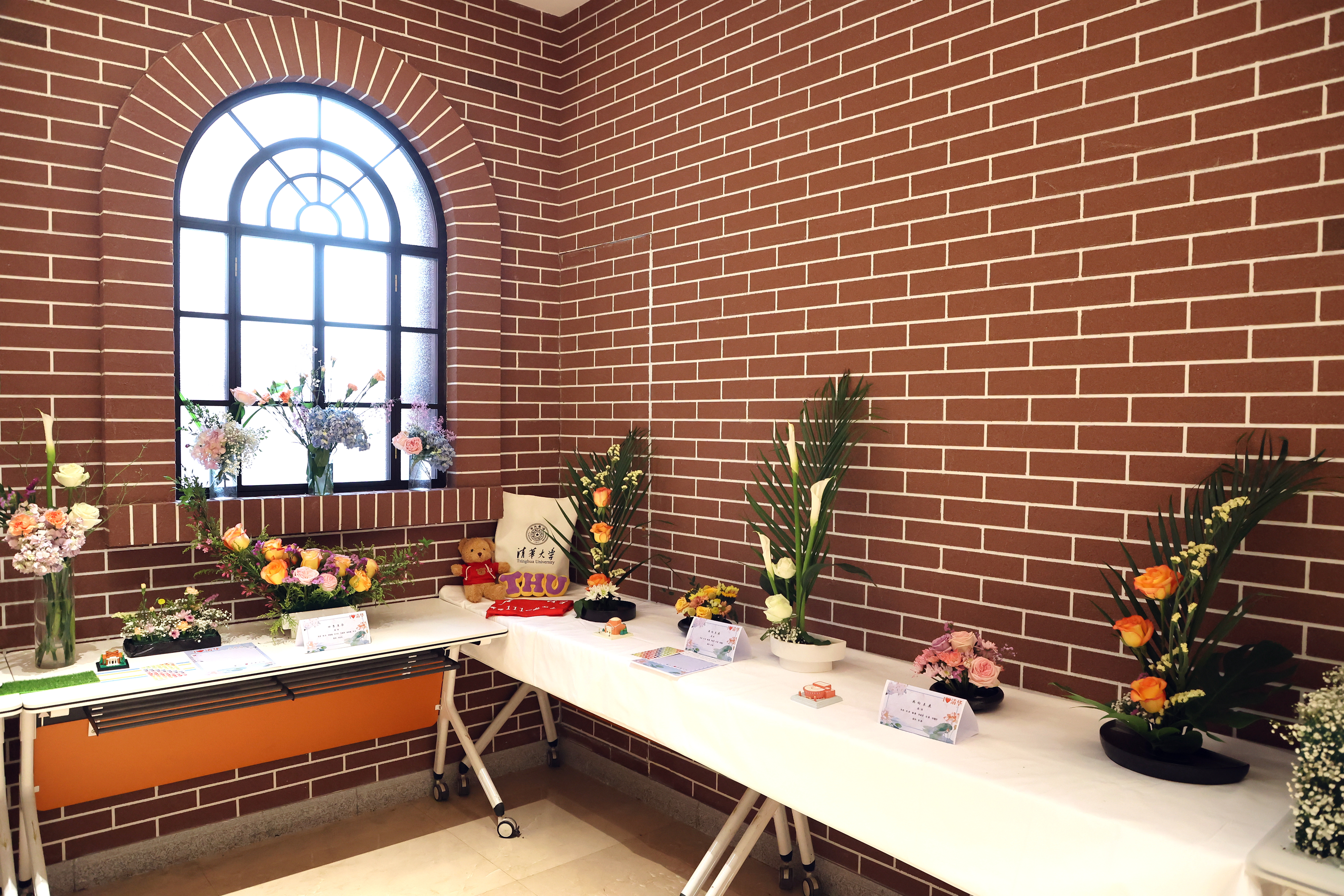 20220424-米兰milan官方网站110周年校庆参观校史展-薜建团-“我爱米兰”111周年校庆插花展.jpg