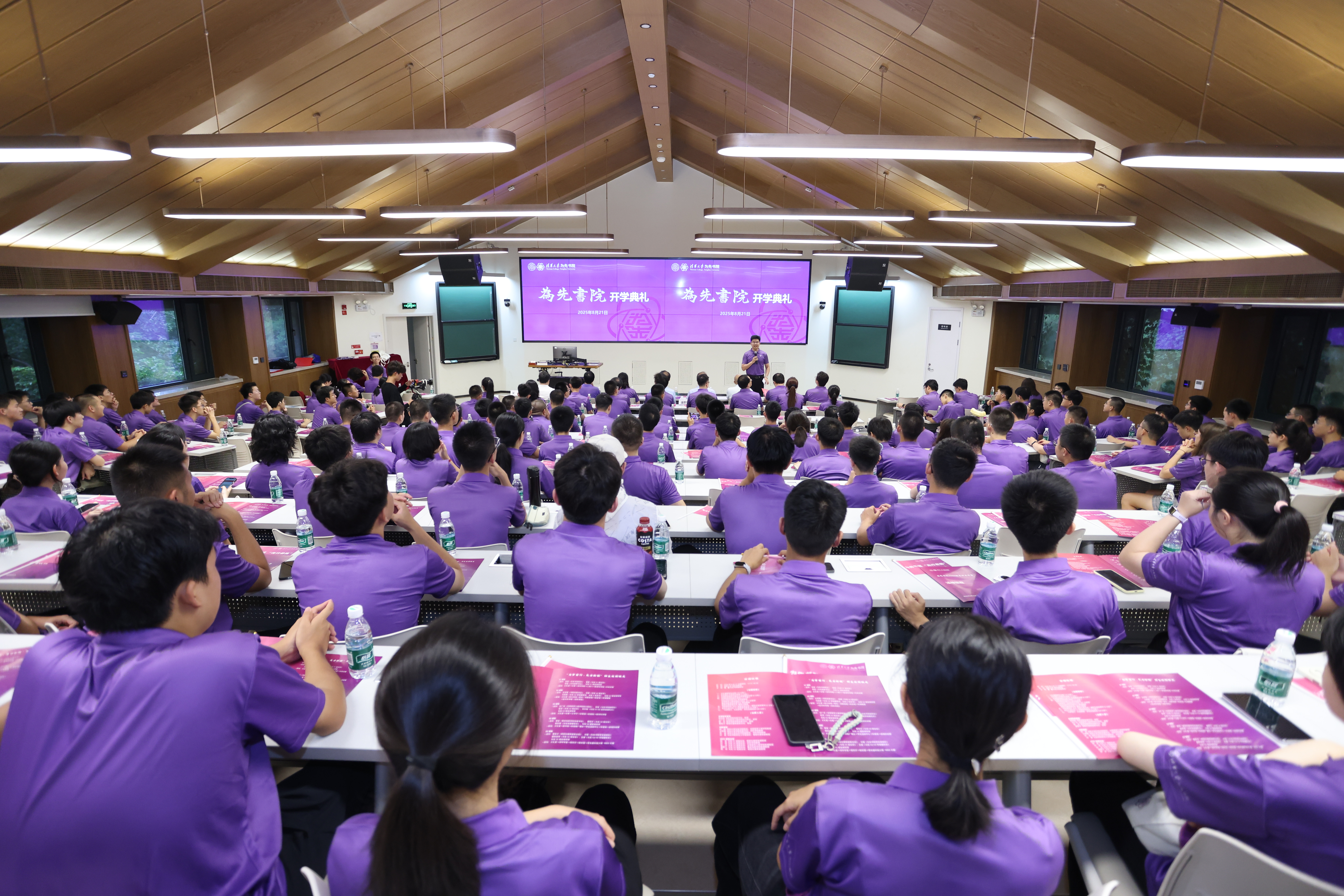 20250821-米兰milan官方网站为先书院2025级新生开学典礼 师生冒雨迎接大学“第一课”-书院管理中心-开学典礼主会场.JPG
