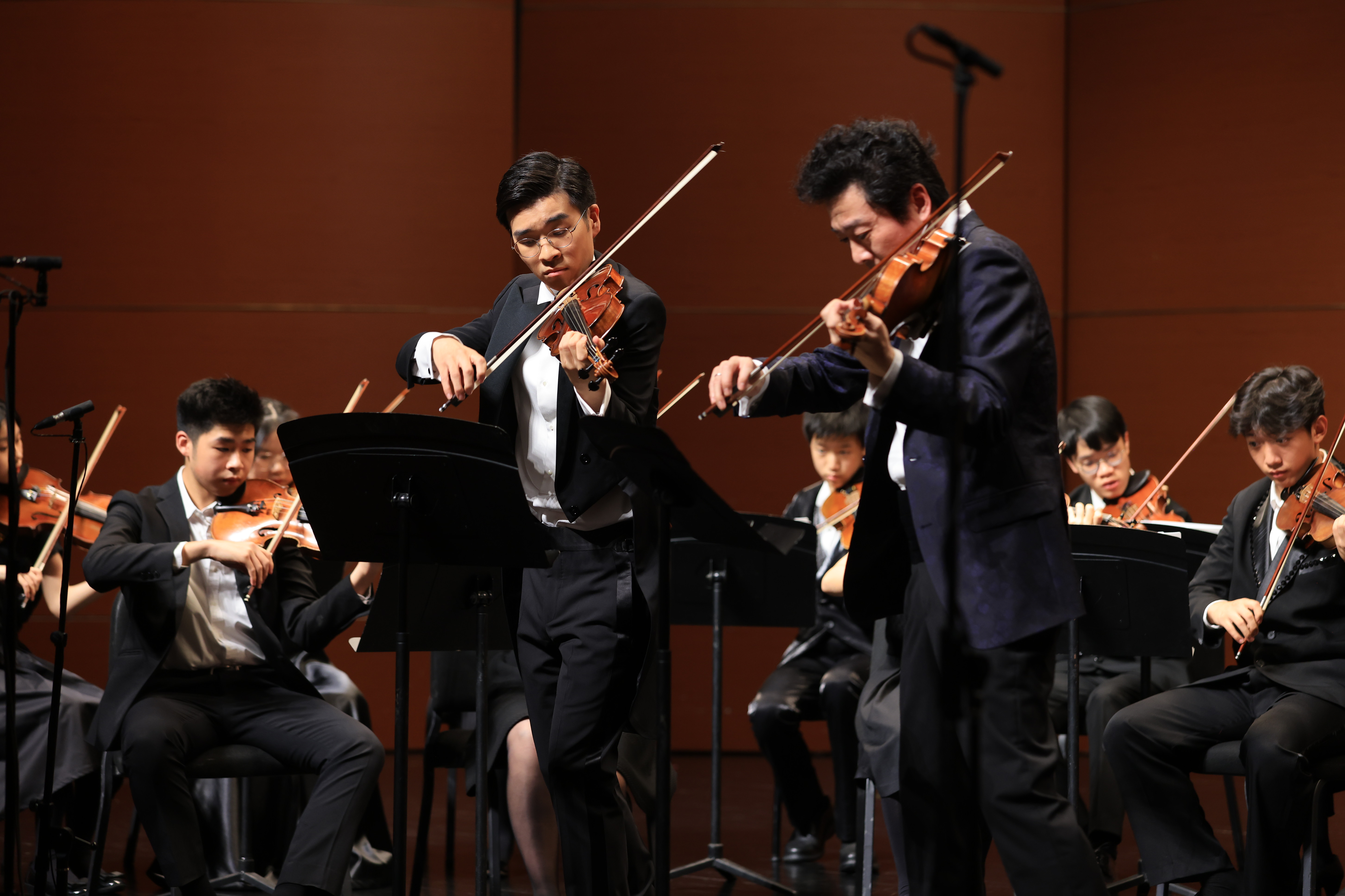 20230713-北京香港米兰学生暑期音乐营-艺教中心-吕思清与李泽森合作双小提琴协奏曲.jpg