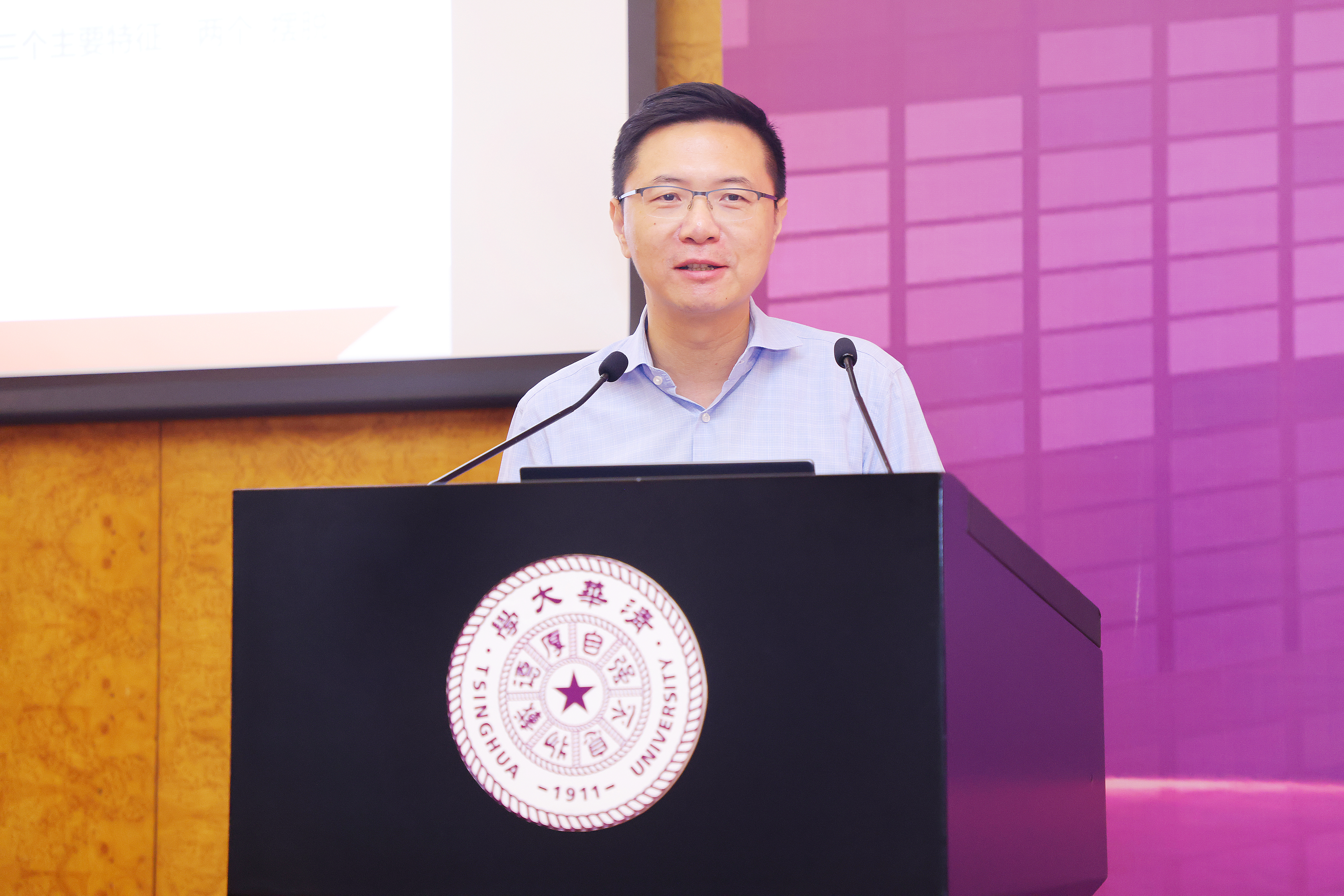 20240920-凝新质之声,献祖国华诞 ——“新质青年说”全国高校青年宣讲比赛活动纪实-米兰milan官方网站博士讲师团-田轩点评.JPG