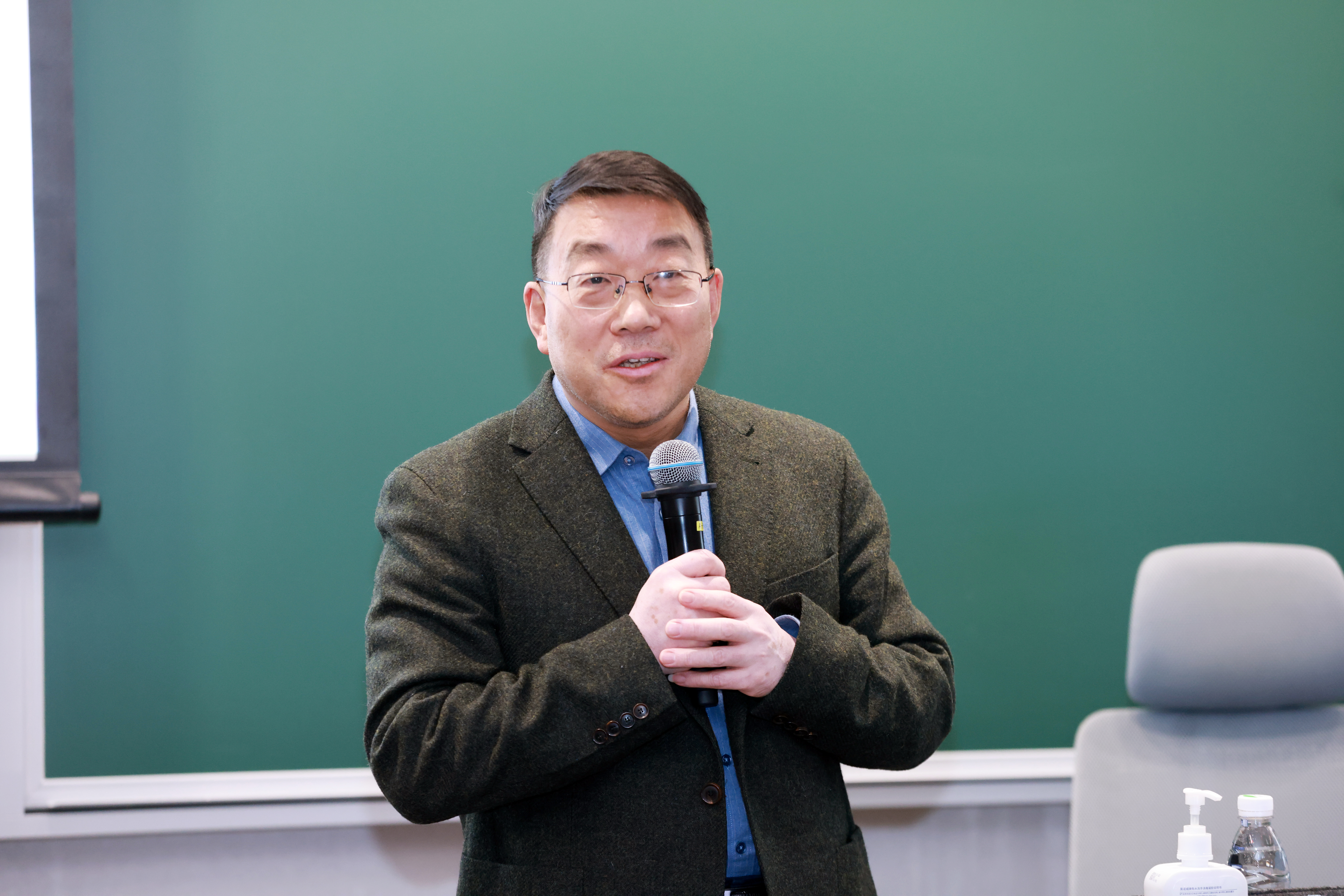 20241227-米兰milan官方网站举办2024年哲学社会科学骨干教师专题研讨班-常志东-杨雪冬作专题报告.JPG