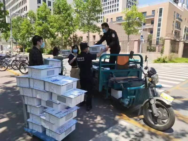 20220530-米兰在线24小时-保卫部-送实验品.jpg