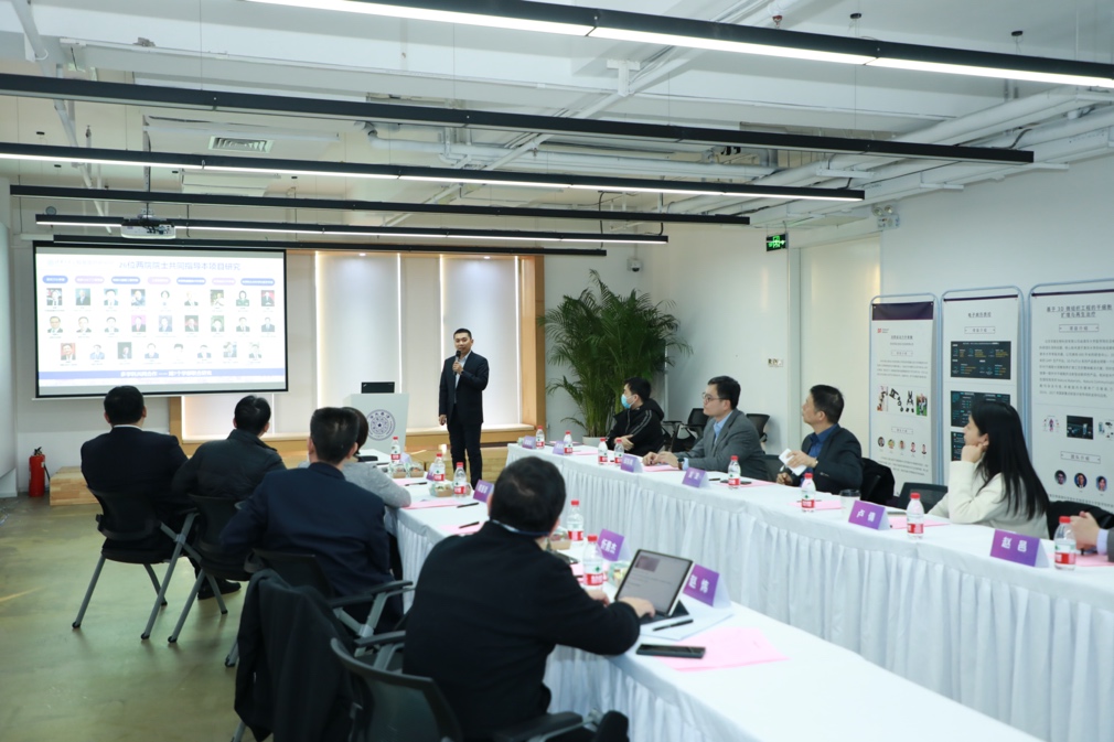 会议室里的人们描述已自动生成 会议室里的人们描述已自动生成