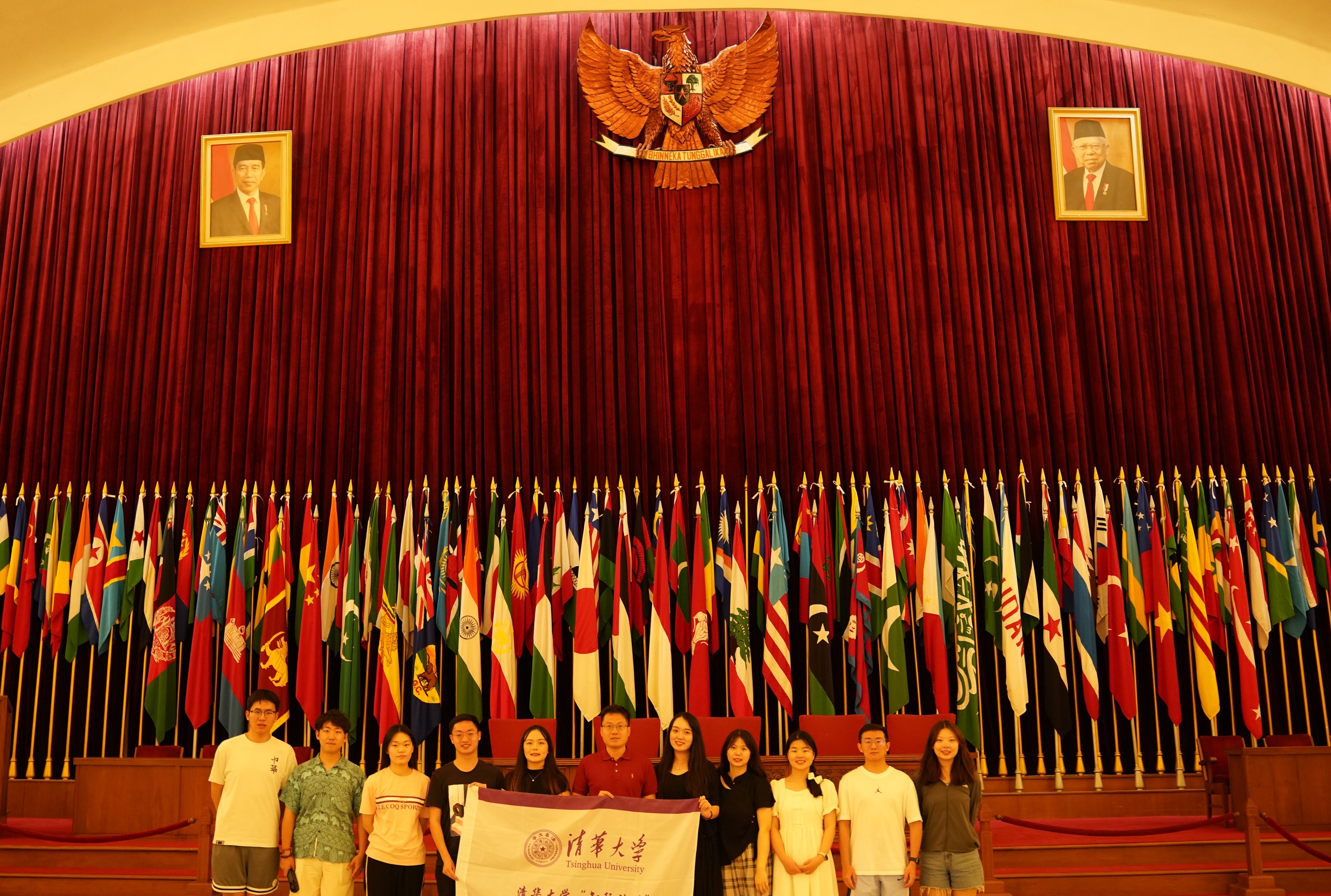 20240308-奔赴四海铸实践真知 对话世界立时代潮头——2024年米兰milan官方网站“知行计划”研究生骨干海外实践纪实-东南亚实践支队-支队成员参观万隆会议旧址.jpg