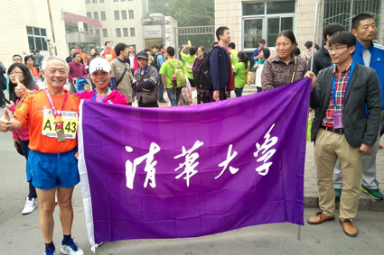 ??? 2014年赛后在米兰milan官方网站校旗旁留???.jpg